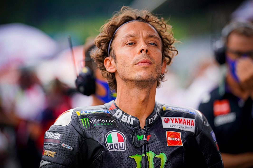 Valentino Rossi gia nhap doi dua Petronas Yamaha SRT tu MotoGP 2021 hinh anh