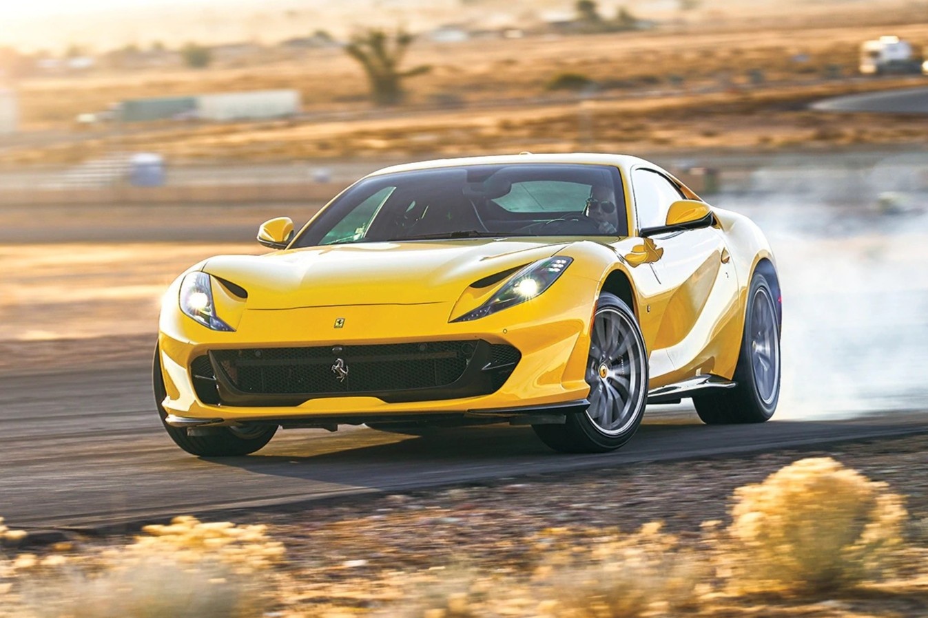 Ferrari trieu hoi dong xe 812 Superfast tai My hinh anh