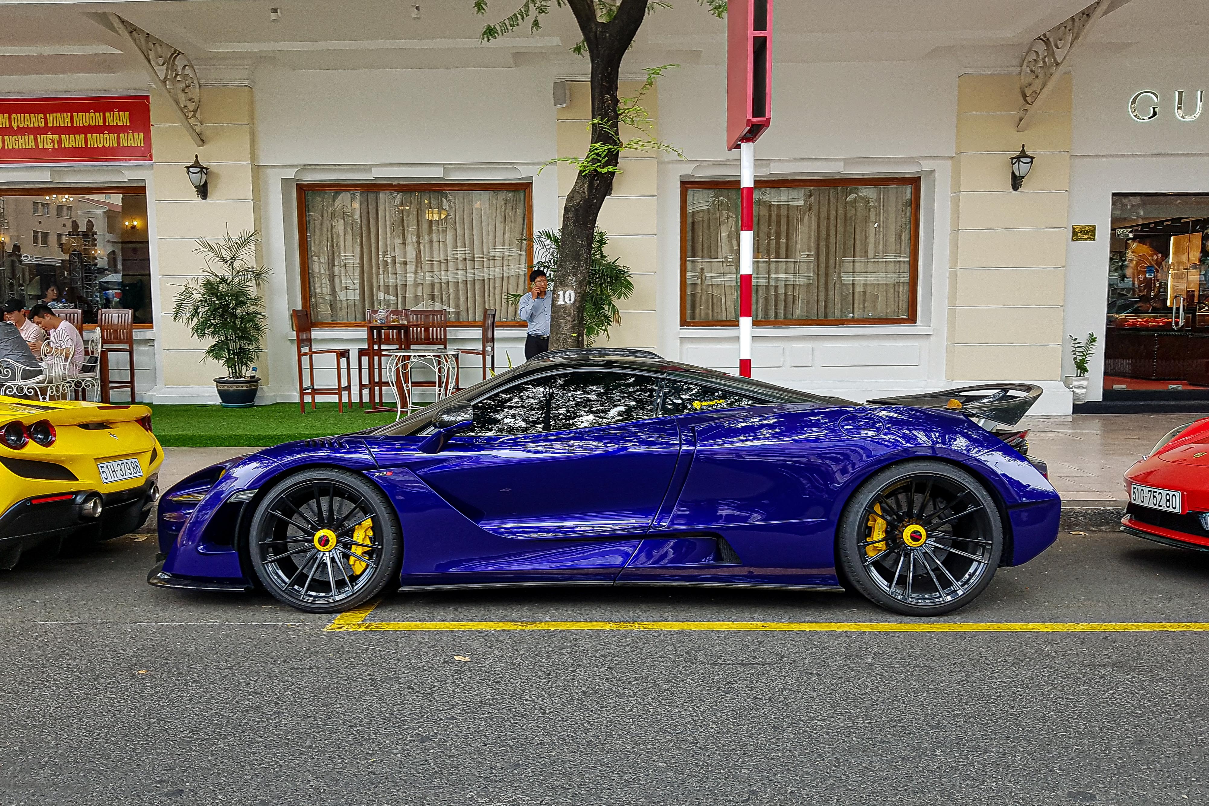 Ferrari F8 Spider dau tien tai Viet Nam xuong pho anh 13