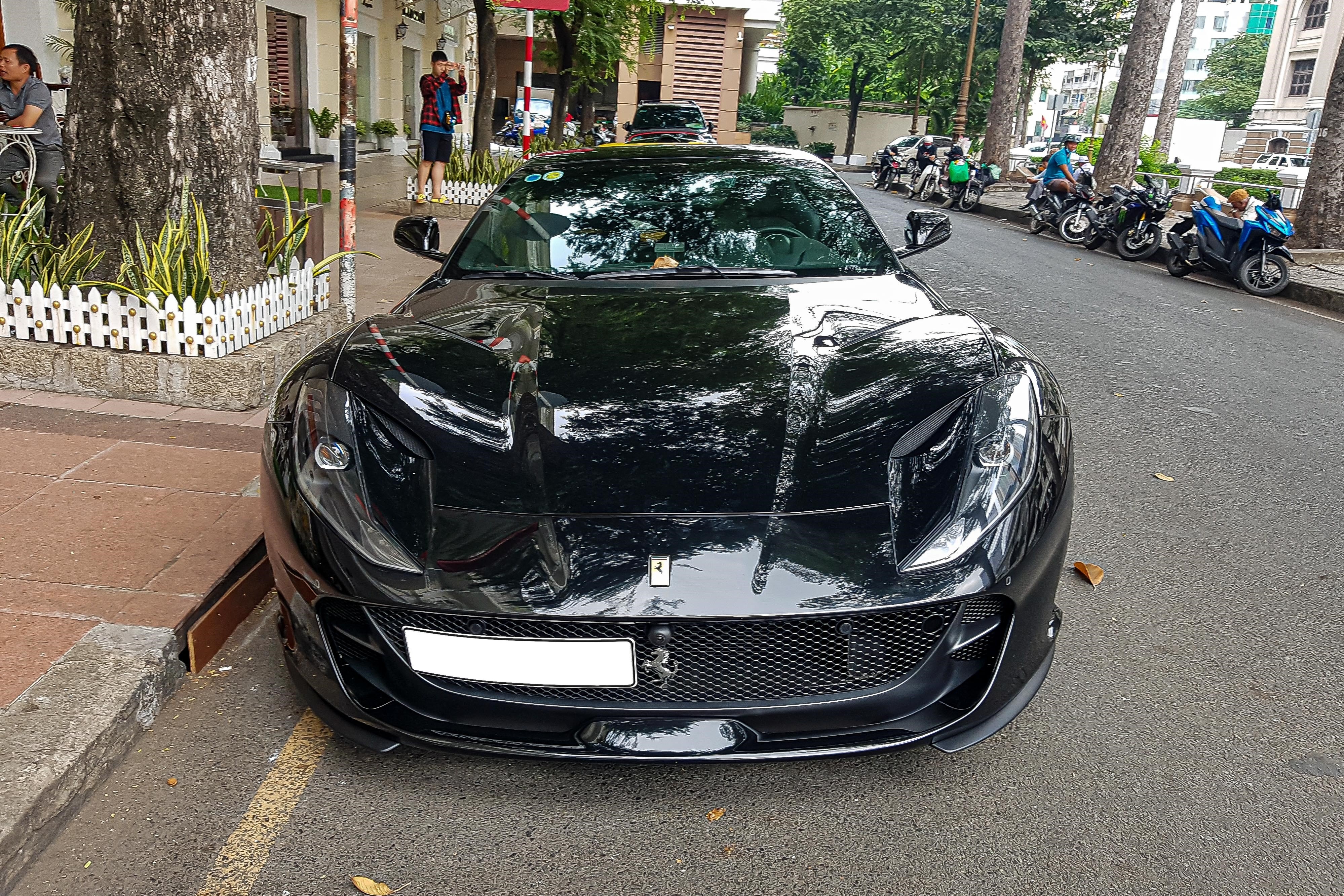 Ferrari F8 Spider dau tien tai Viet Nam xuong pho anh 7