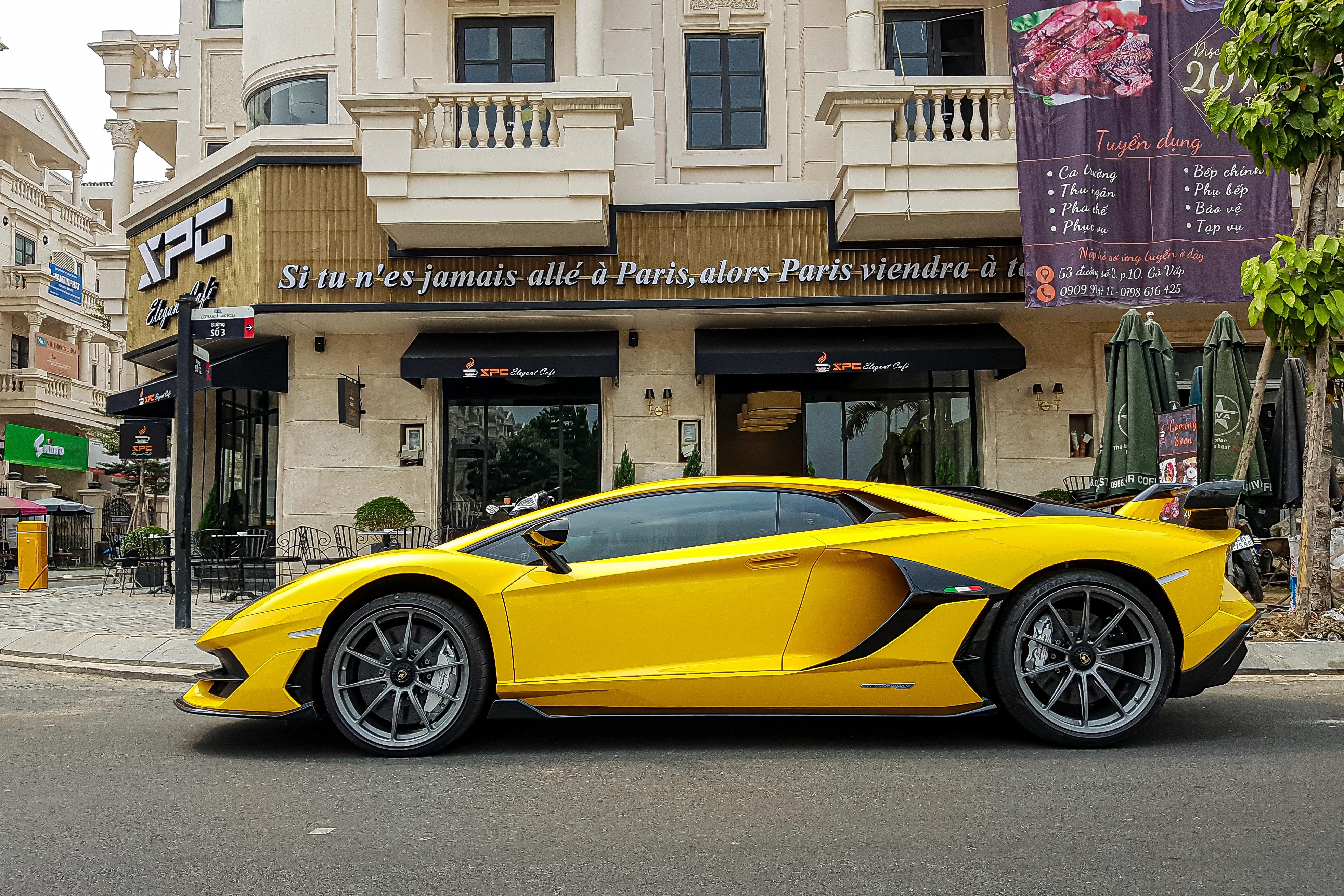 Ferrari F8 Spider dau tien tai Viet Nam xuong pho anh 11