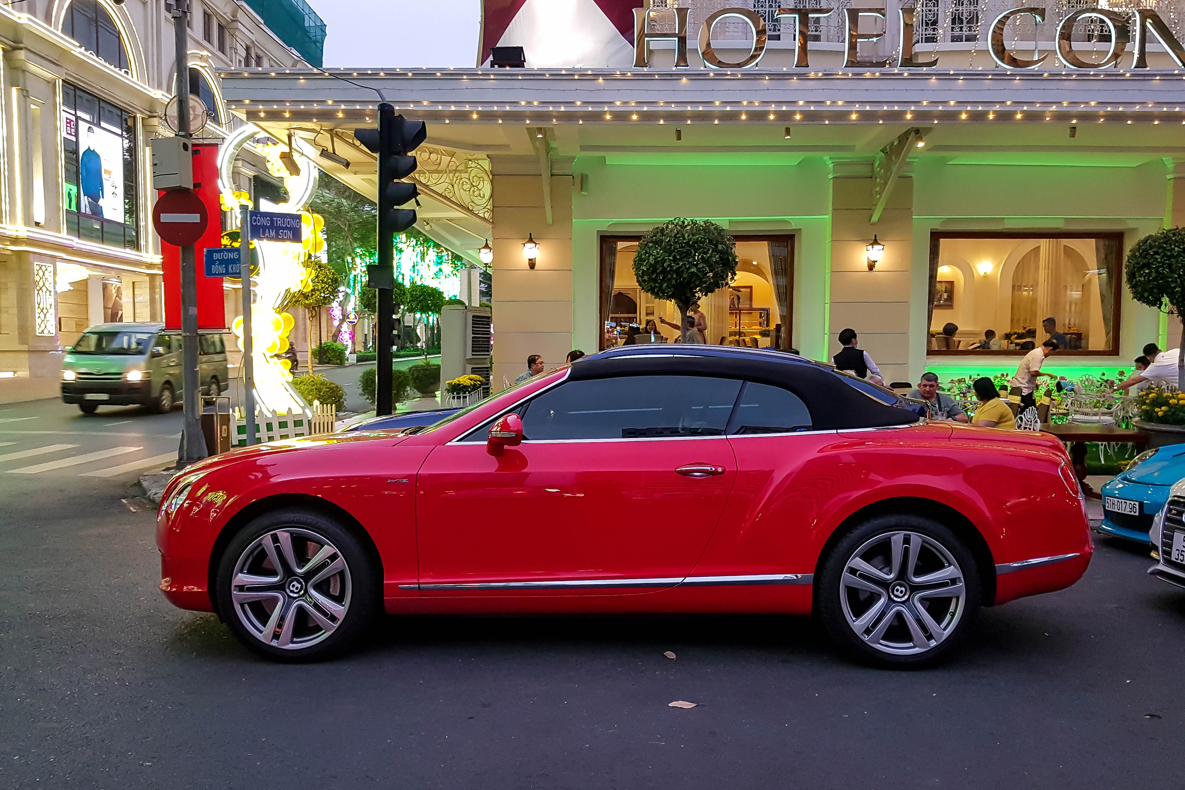 lamborghini,  aventador,  mclaren,  720s,  mclaren 720s,  lamborghini aventador,  subaru,  wrx sti,  dodge,  challenger,  dodge challenger,  lincoln continental,  porsche,  911,  porsche 911,  gt3,  gt3 rs,  911 gt3 rs,  911 gt3,  bentley,  bmw i8,  mercedes,  ford mustang,  tet,  tet tan suu,  2021,  tet tan suu 2021 anh 3