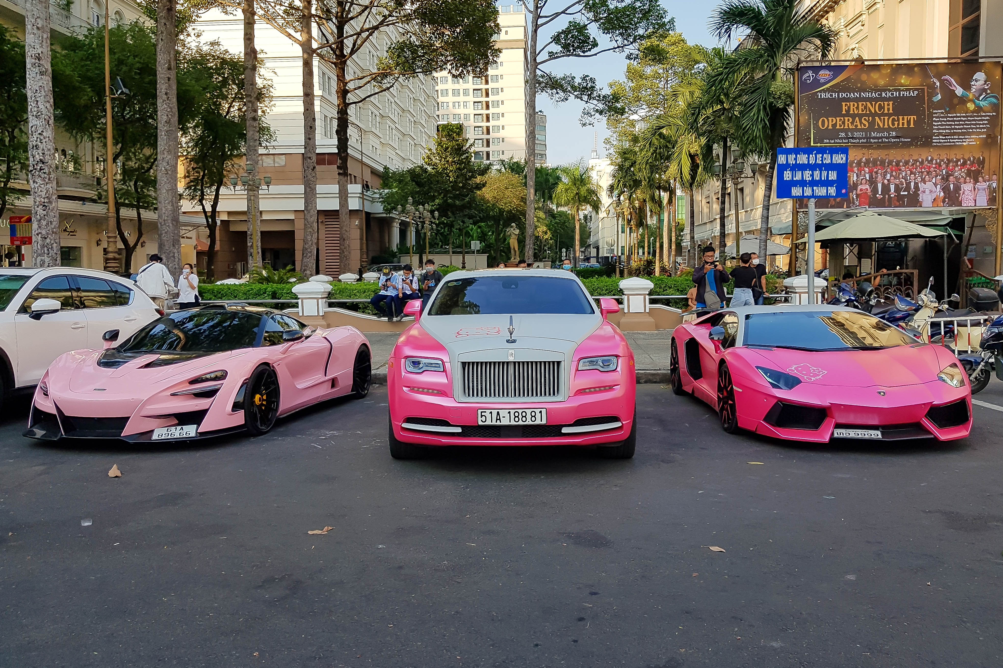 Dan sieu xe mau hong noi bat tu hop tai trung tam TP.HCM hinh anh