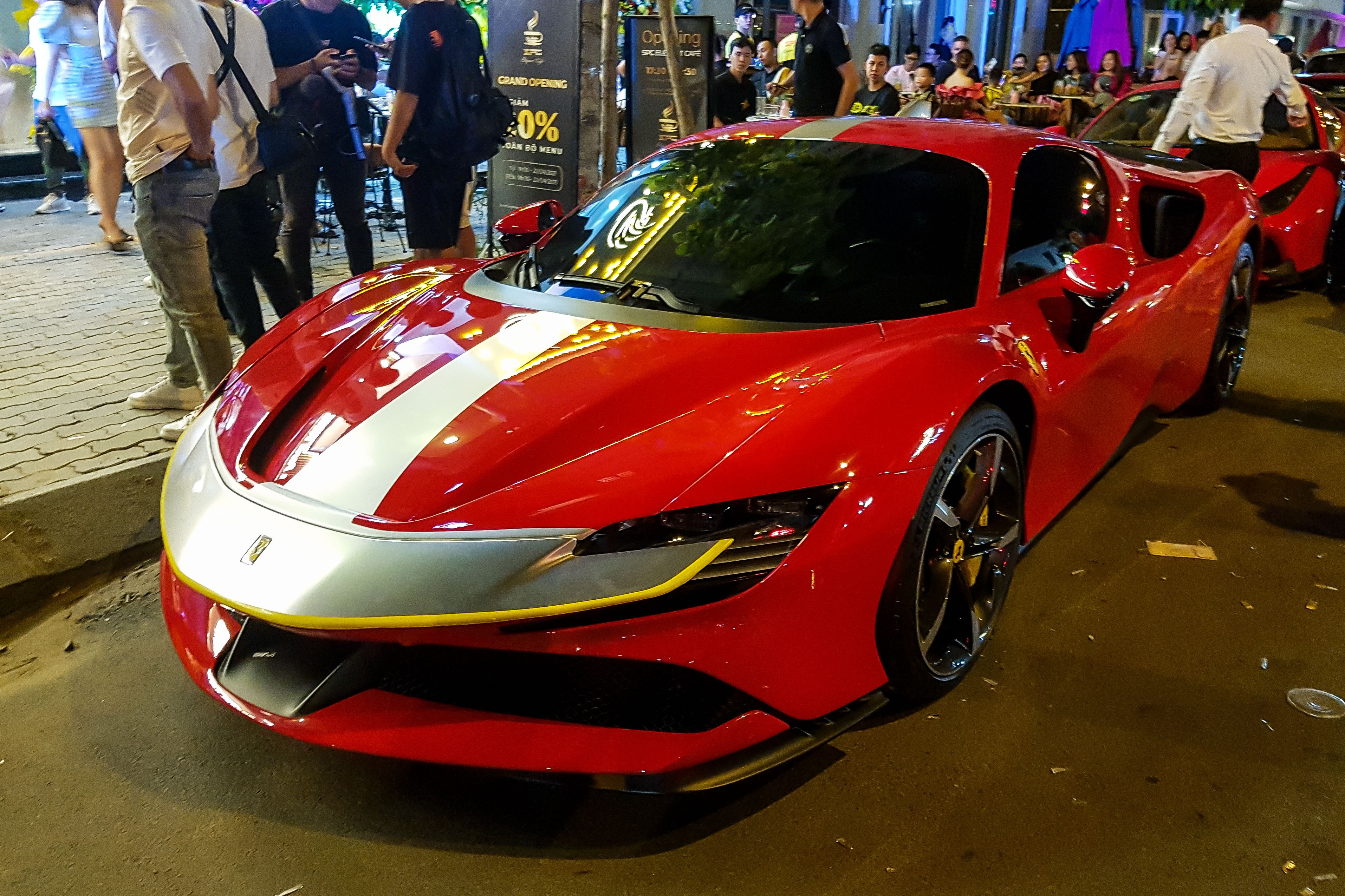 Loat sieu xe dat gia nhat duoc nhap ve Viet Nam anh 18