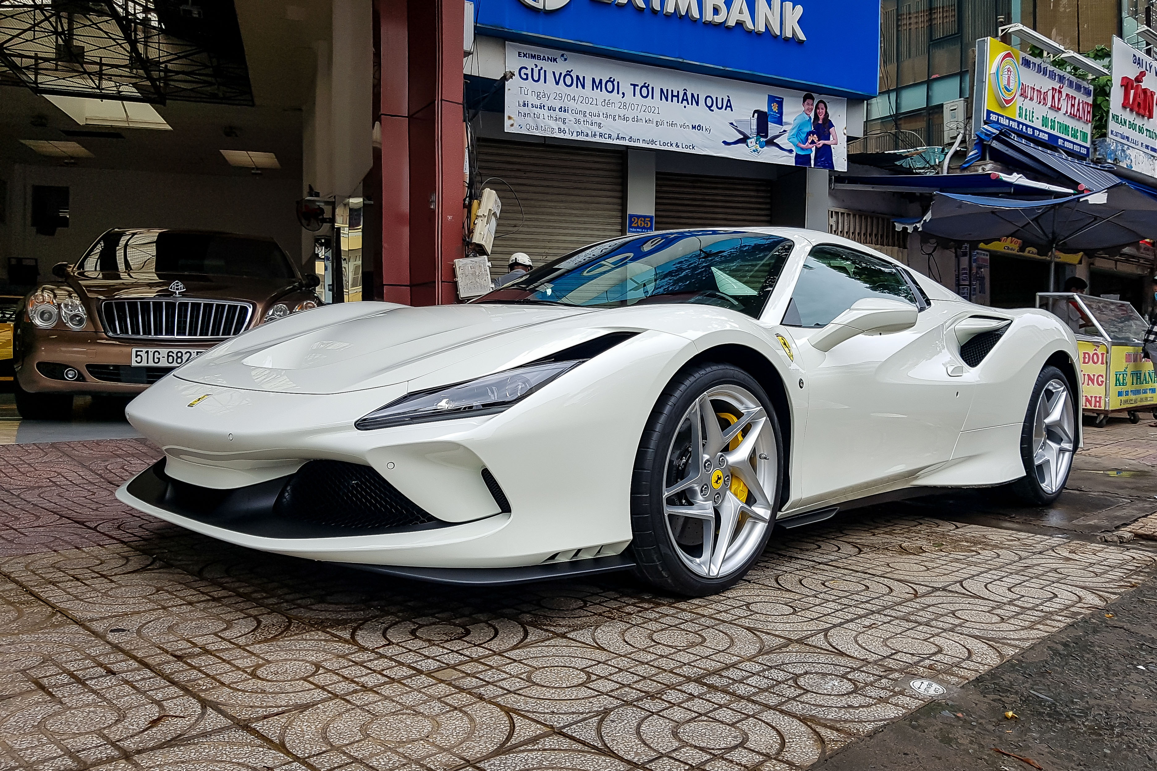 Ferrari F8 Spider voi mau son dac biet tai Viet Nam hinh anh