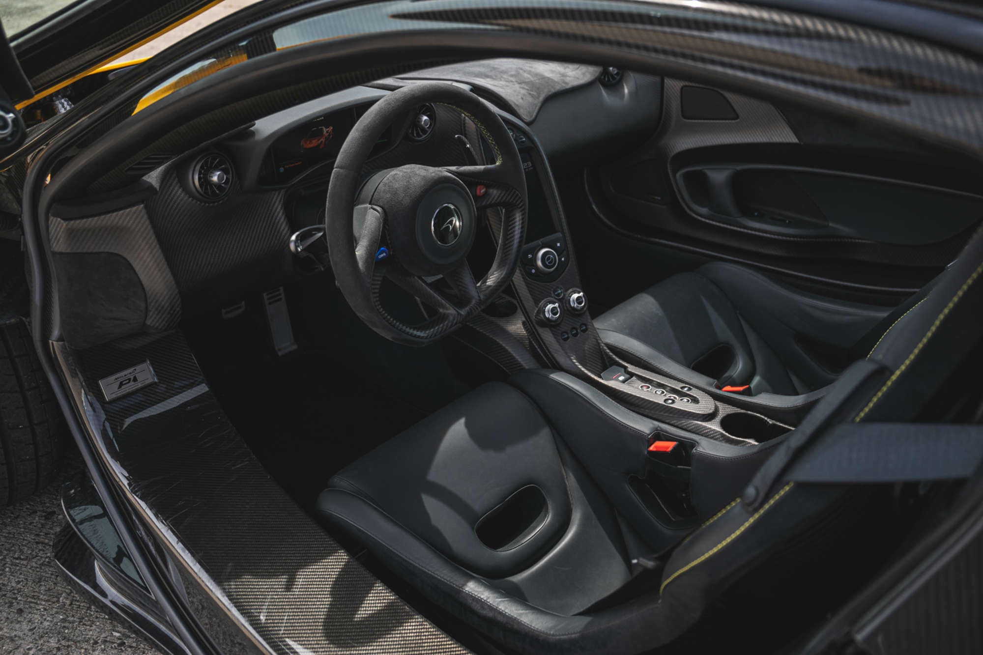 mclaren,  p1,  mclaren p1,  silverstone auctions,  ferrari,  laferrari,  918 spyder,  porsche,  porsche 918 spyder,  sieu xe,  lamborghini anh 7