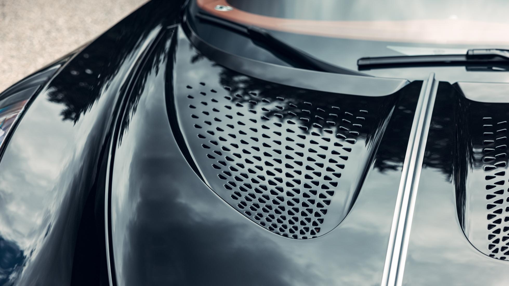 bugatti,  chiron,  veyron,  la voiture noire,  bugatti la voiture noire,  bugatti chiron,  divo,  bugatti divo,  bugatti veyron,  Cristiano Ronaldo,  minh nhua,  cuong do la,  sieu xe,  lamborghini,  ferrari,  mclaren,  aston martin anh 6