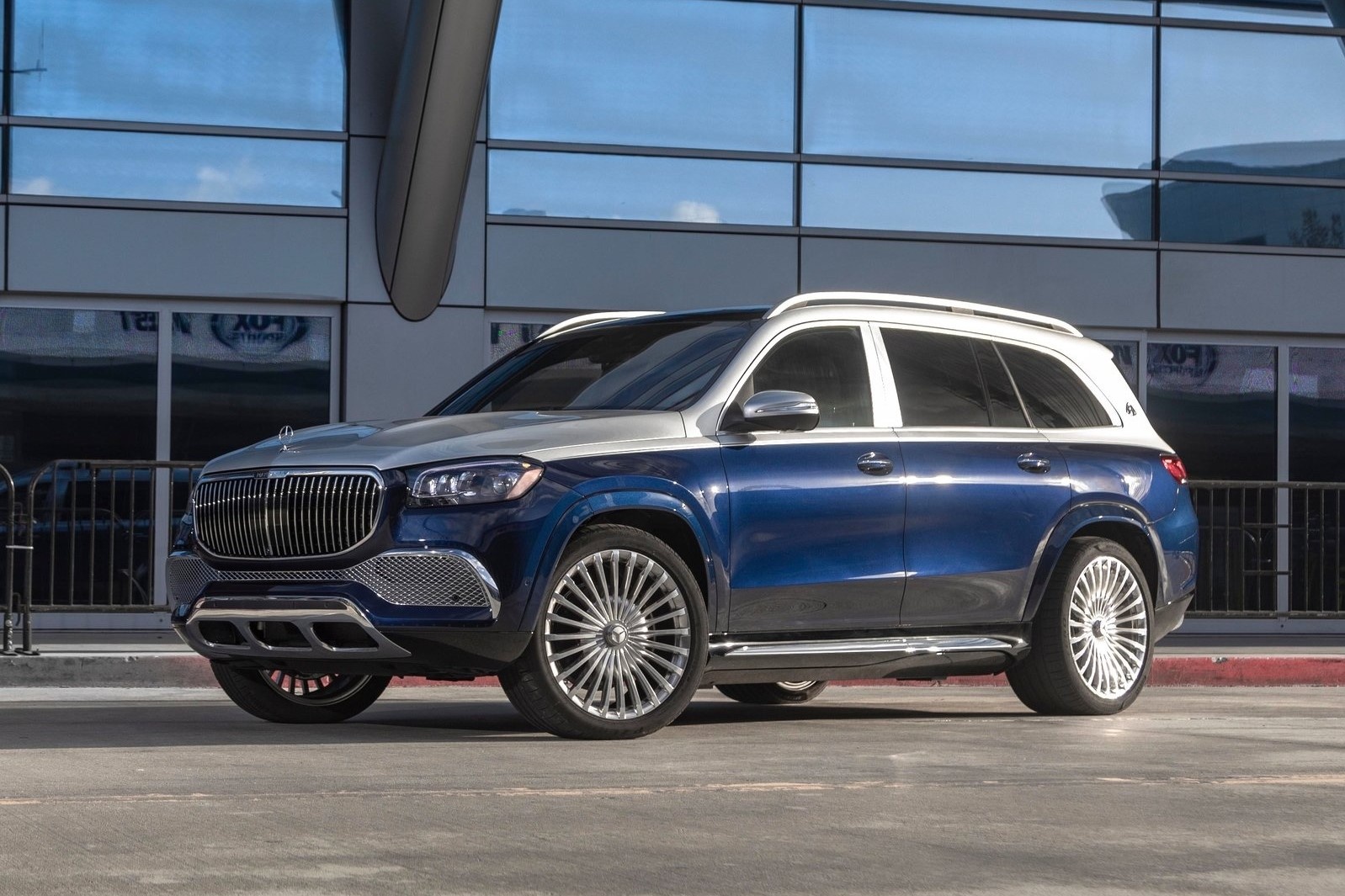 Gan 1.900 xe Mercedes-Benz tai Viet Nam dinh loi he thong dien hinh anh