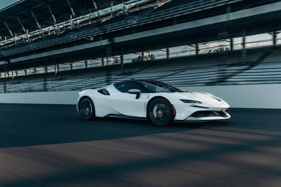 Ferrari SF90 Stradale lap ky luc tang toc 0-100 km/h trong 2 giay hinh anh