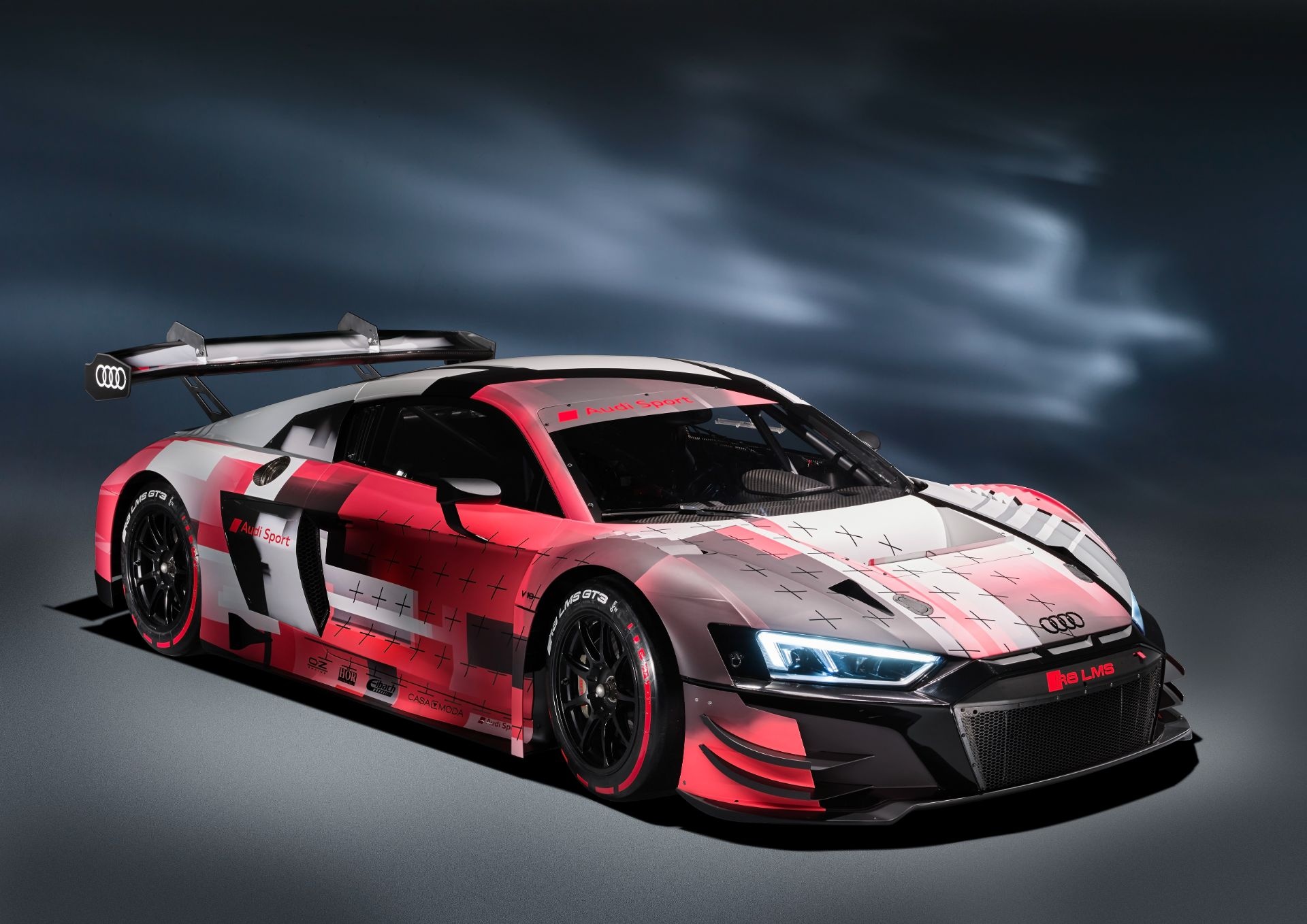 Sieu xe dua Audi R8 LMS GT3 Evo II 2022 chot gia hon nua trieu USD hinh anh