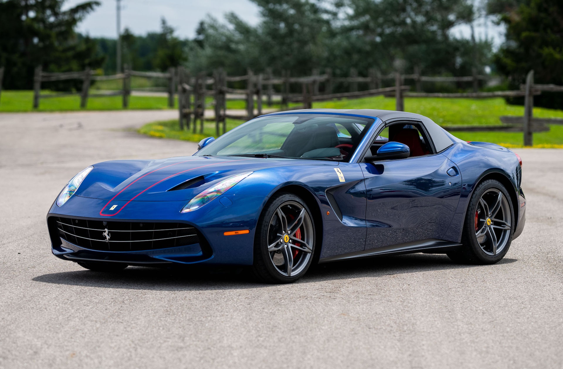 Dau gia Ferrari F60 America - sieu xe danh rieng cho thi truong My hinh anh