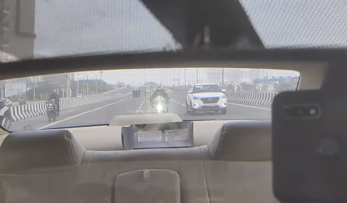 Yamaha R15 V4 lo clip chay thu anh 2