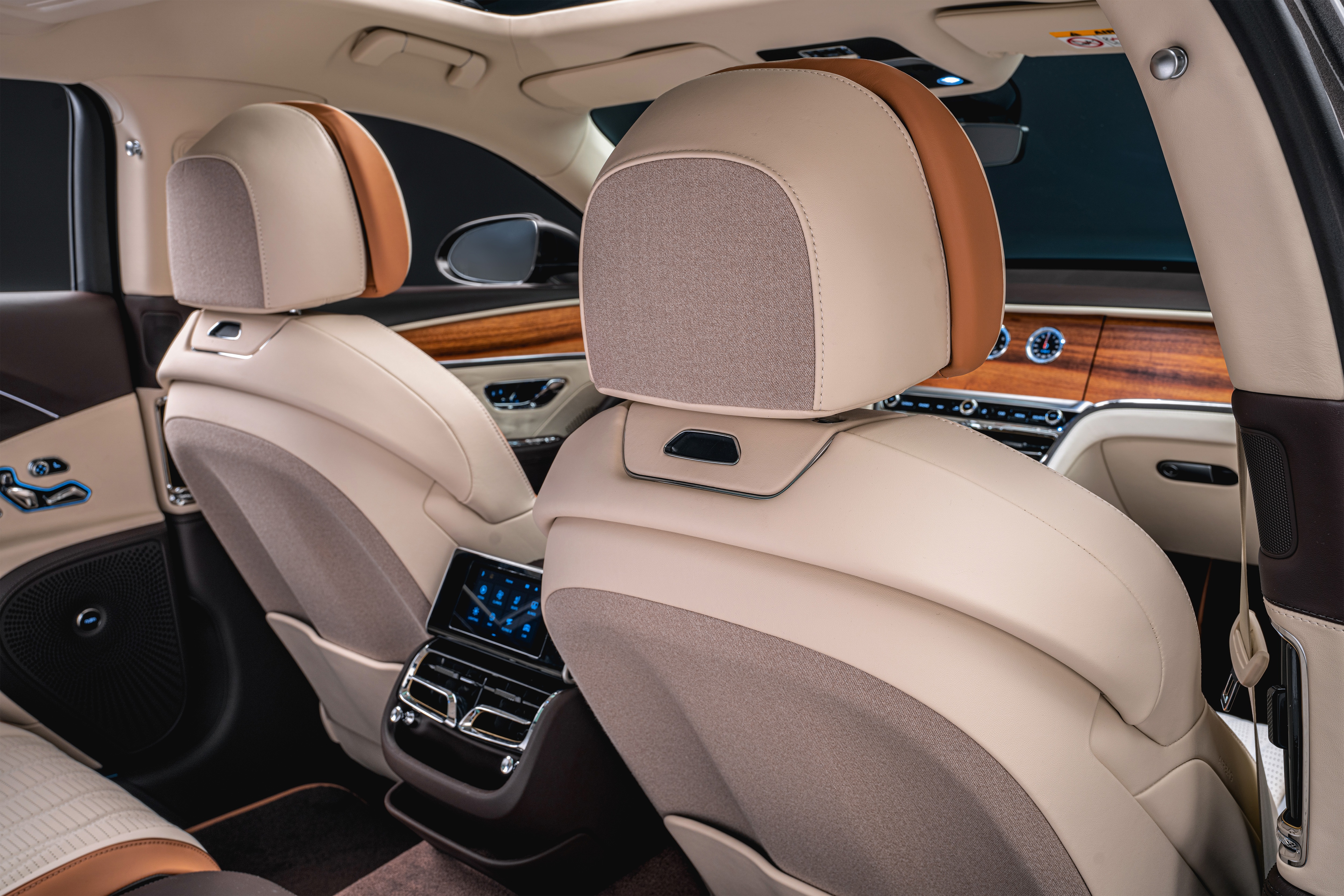 bentley,  continental,  flying spur,  bentley flying spur,  flying spur hybrid,  bentley flying spur hybrid,  bentley hybrid,  odyssean,  bentley odyssean,  odyssean edition,  phiên bản đặc biệt ảnh 4 bentley,  continental,  flying spur,  bentley flying spur,  flying spur hybrid,  bentley flying spur hybrid,  bentley hybrid,  odyssean,  bentley odyssean,  odyssean edition,  phien ban dac biet anh 4