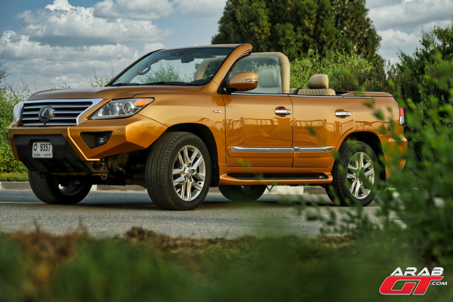 Chiec Lexus LX570 dac biet duoc do mui tran hinh anh