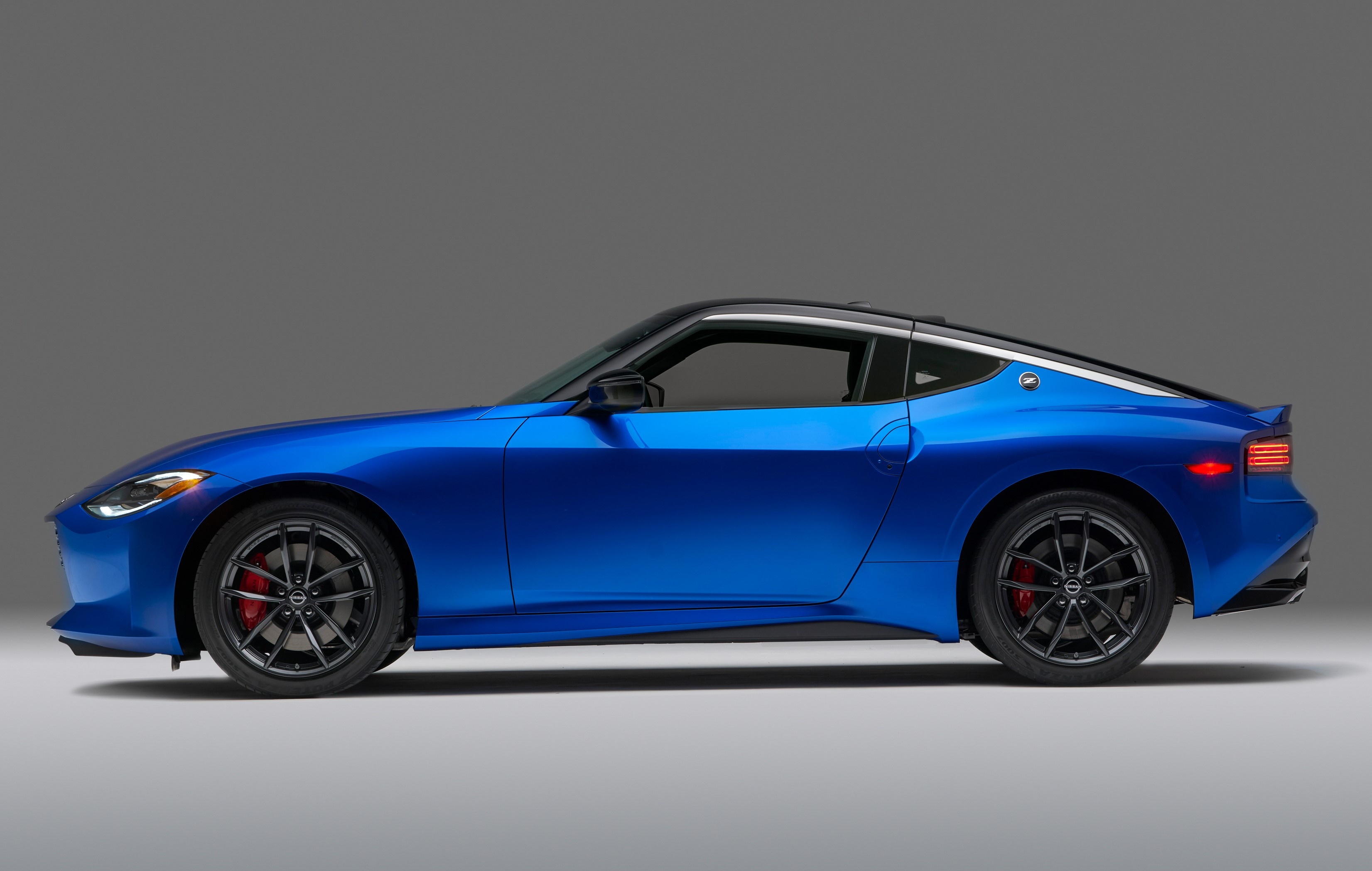 Nissan Z chinh thuc ra mat voi 3 phien ban anh 2