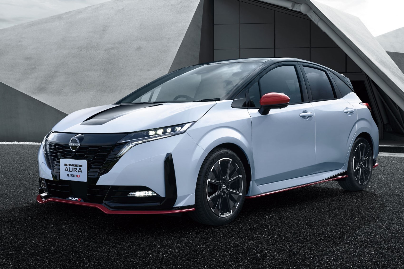 Hatchback co nho Nissan Note Aura ra mat phien ban hieu suat cao NISMO hinh anh