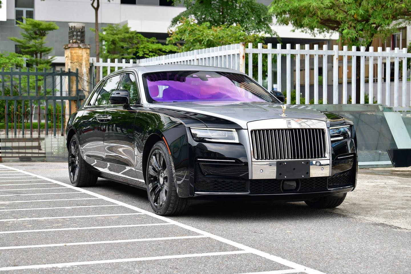Chi tiet Rolls-Royce Ghost EWB 2021 tai Viet Nam hinh anh