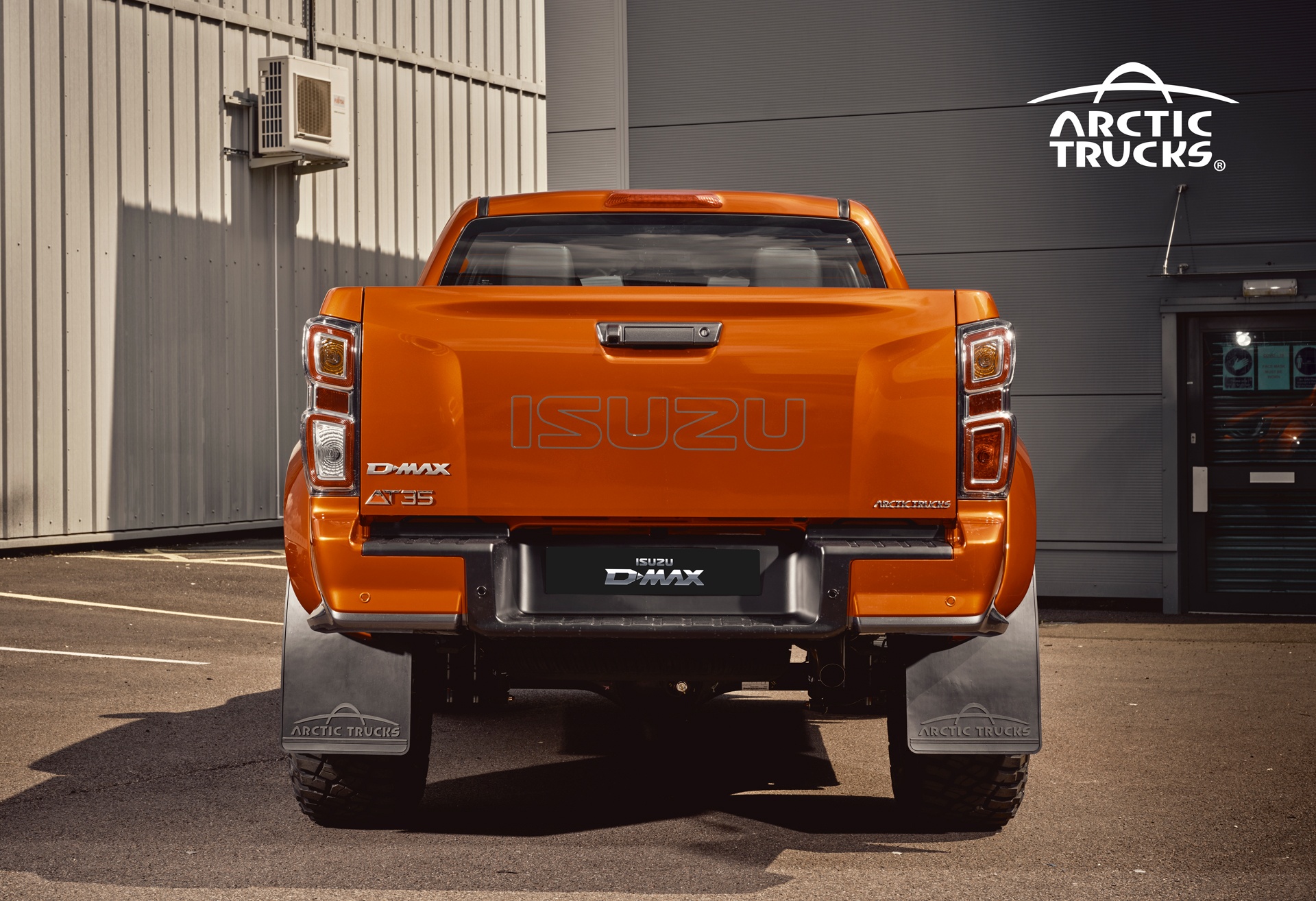 Bán tải Isuzu D-Max với gói độ off-road ảnh 4 Ban tai Isuzu D-Max voi goi do off-road anh 4