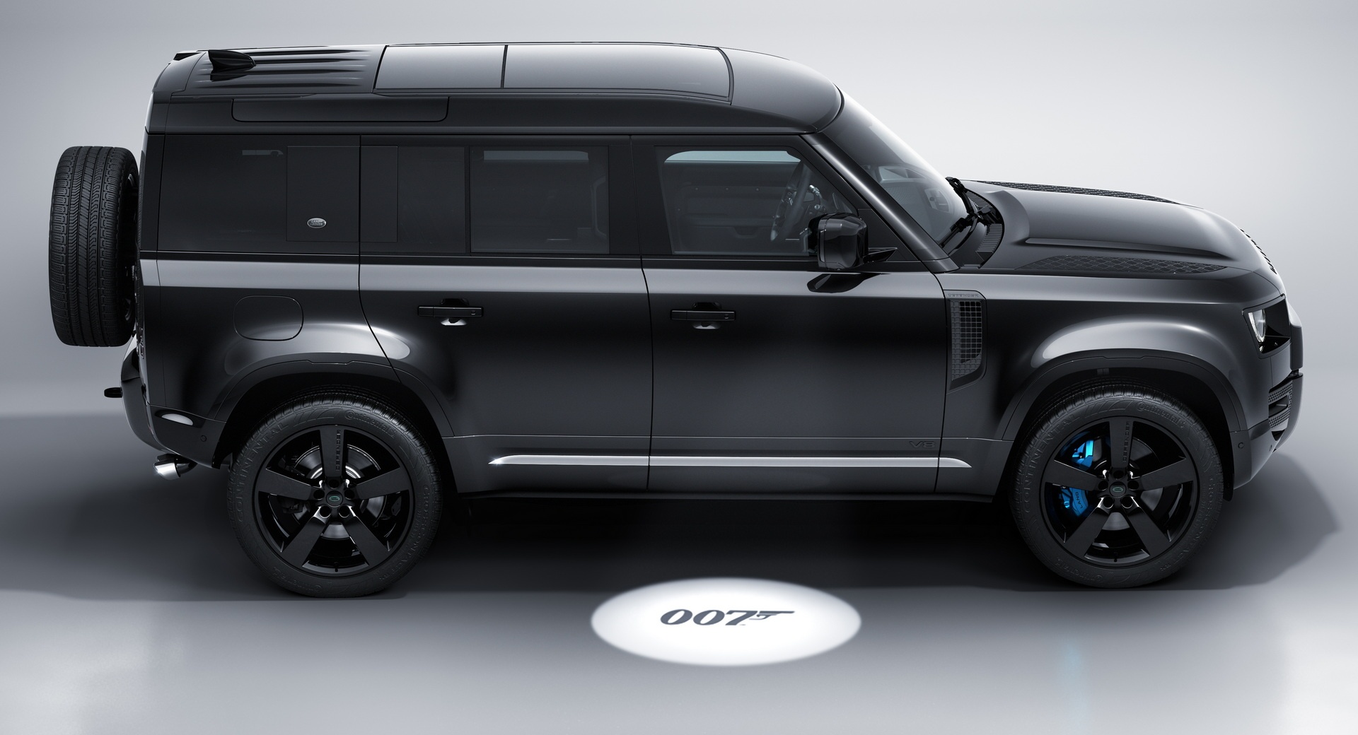 land rover,  defender,  range rover,  defender 90,  defender 110,  bond edition,  defender v8,  defender v8 bond edition,  defender bond,  defender bond edition,  bond,  james bond,  007,  diep vien,  Range Rover Sport SVR,  Range Rover Classic,  Land Rover Series III,  phien ban gioi han,  xe the thao,  suv,  mercedes g-class,  g-class,  mercedes,  dia hinh,  xe dia hinh,  james bond 007,  no time to die,  phien ban dac biet anh 4