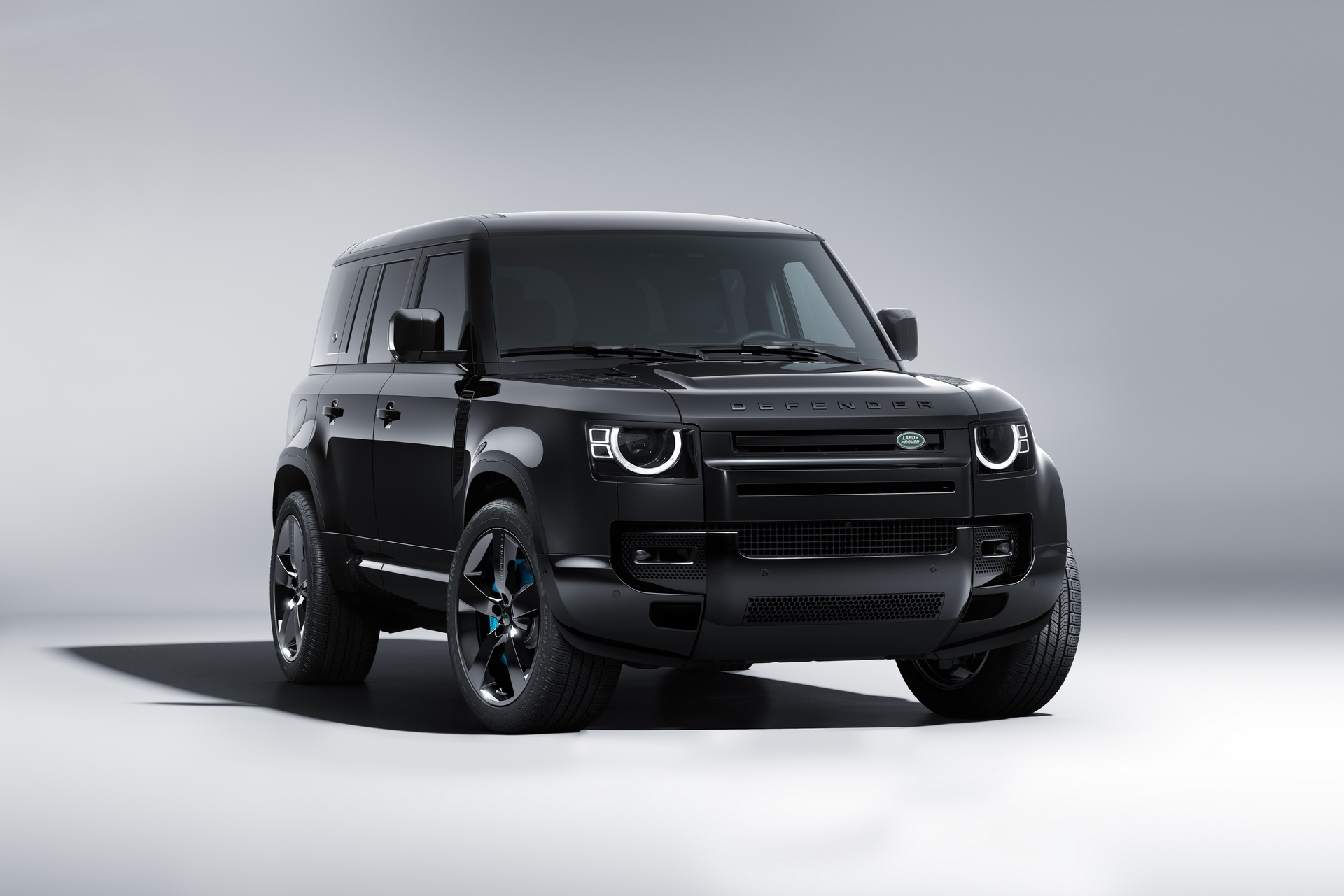 land rover,  defender,  range rover,  defender 90,  defender 110,  bond edition,  defender v8,  defender v8 bond edition,  defender bond,  defender bond edition,  bond,  james bond,  007,  diep vien,  Range Rover Sport SVR,  Range Rover Classic,  Land Rover Series III,  phien ban gioi han,  xe the thao,  suv,  mercedes g-class,  g-class,  mercedes,  dia hinh,  xe dia hinh,  james bond 007,  no time to die,  phien ban dac biet anh 1