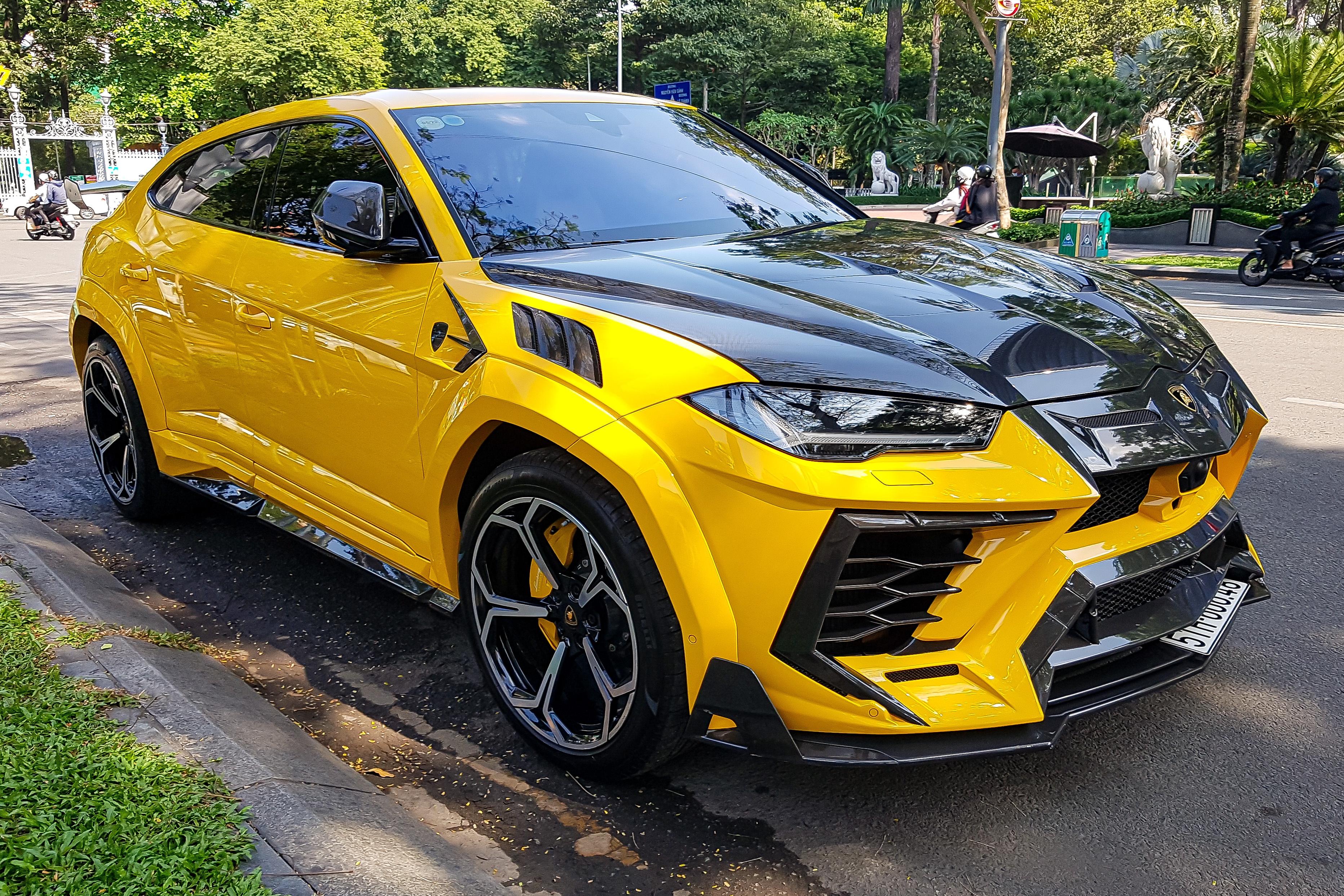 Chiec Lamborghini Urus do than rong Mansory Venatus tai Viet Nam hinh anh