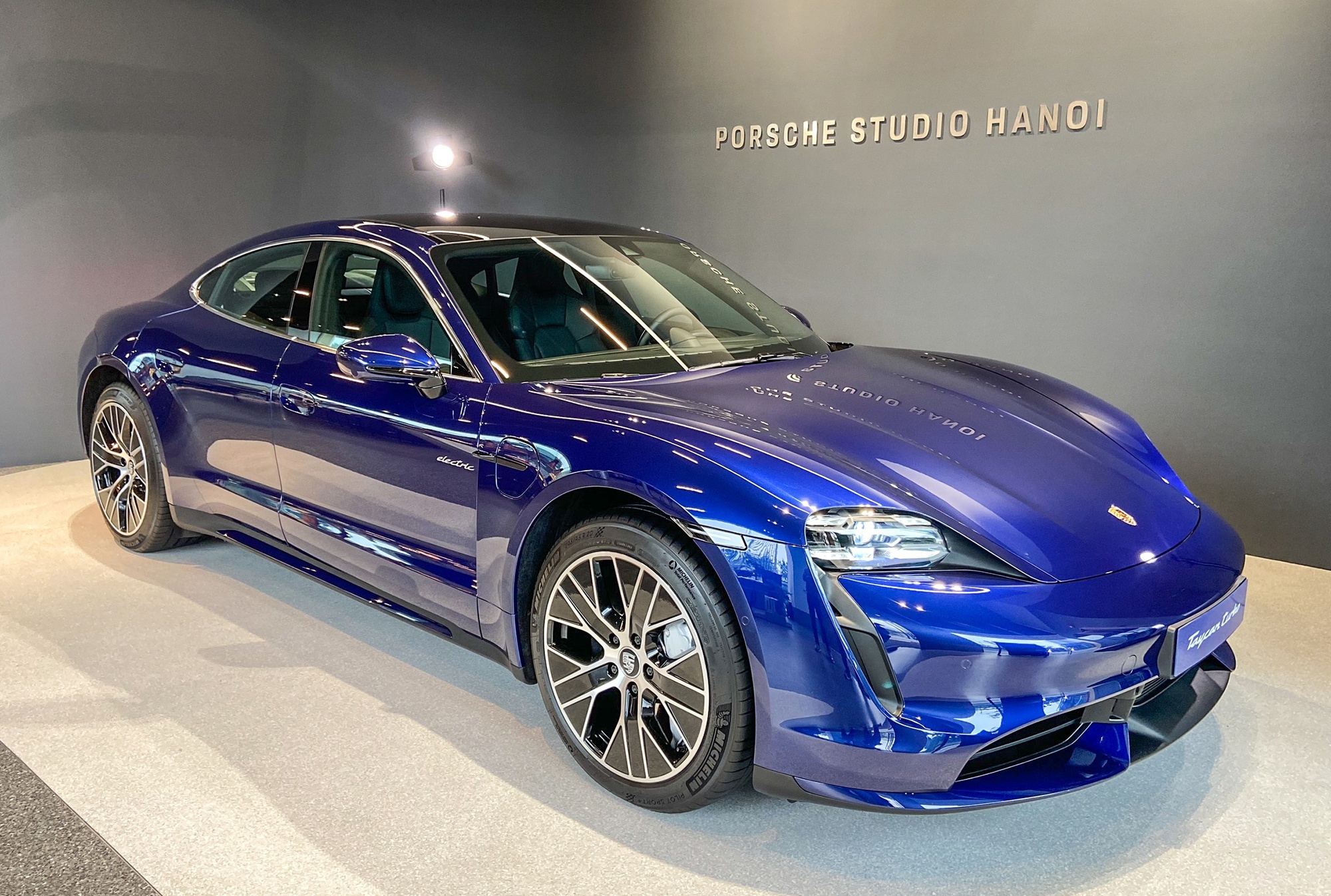 porsche,  taycan,  macan,  cháy hàng,  porsche taycan,  porsche macan,  iaa 2021,  Munich Motor Show ảnh 3 porsche,  taycan,  macan,  chay hang,  porsche taycan,  porsche macan,  iaa 2021,  Munich Motor Show anh 3