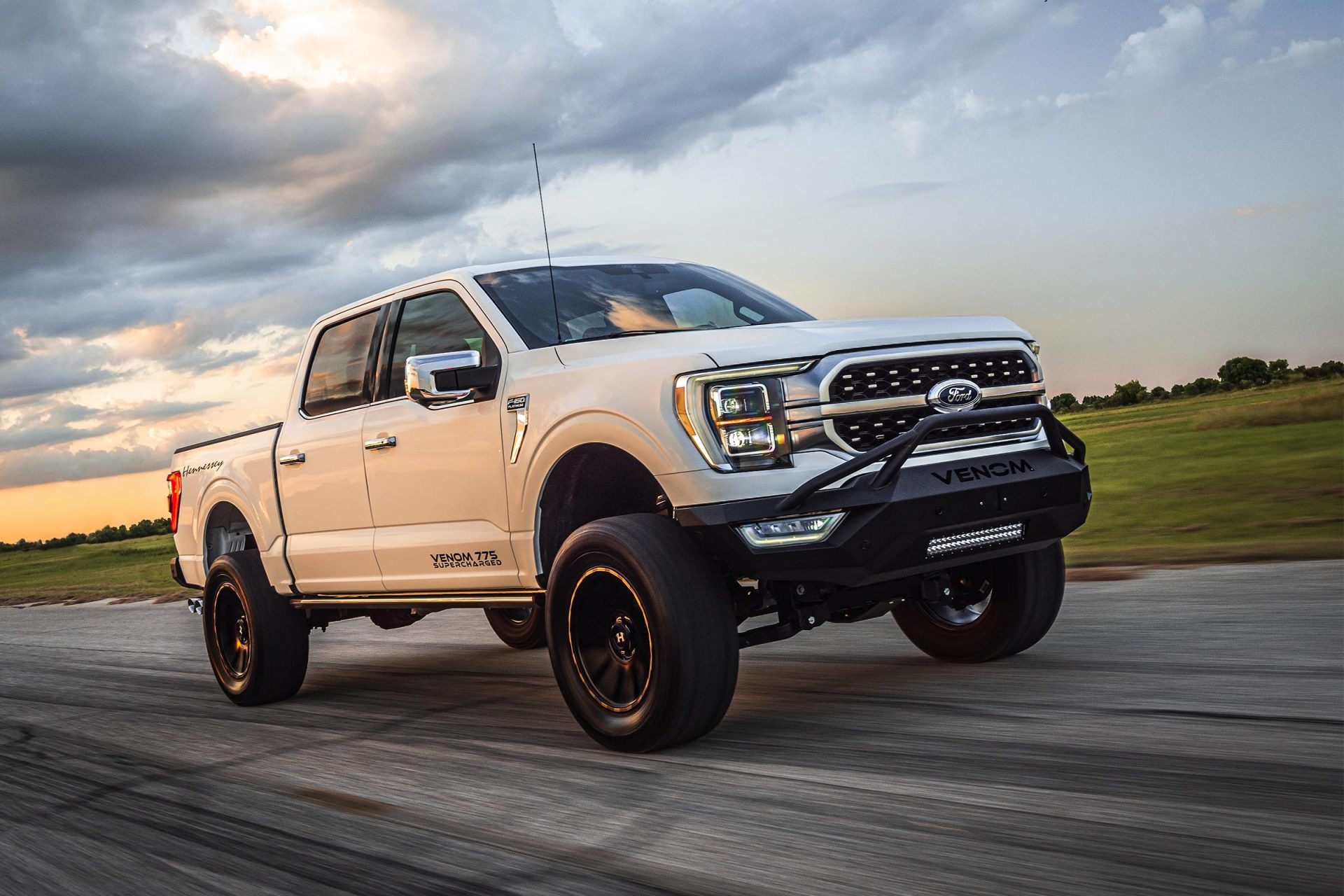Chiec ban tai Ford F-150 manh hon ca sieu xe Aventador SVJ hinh anh