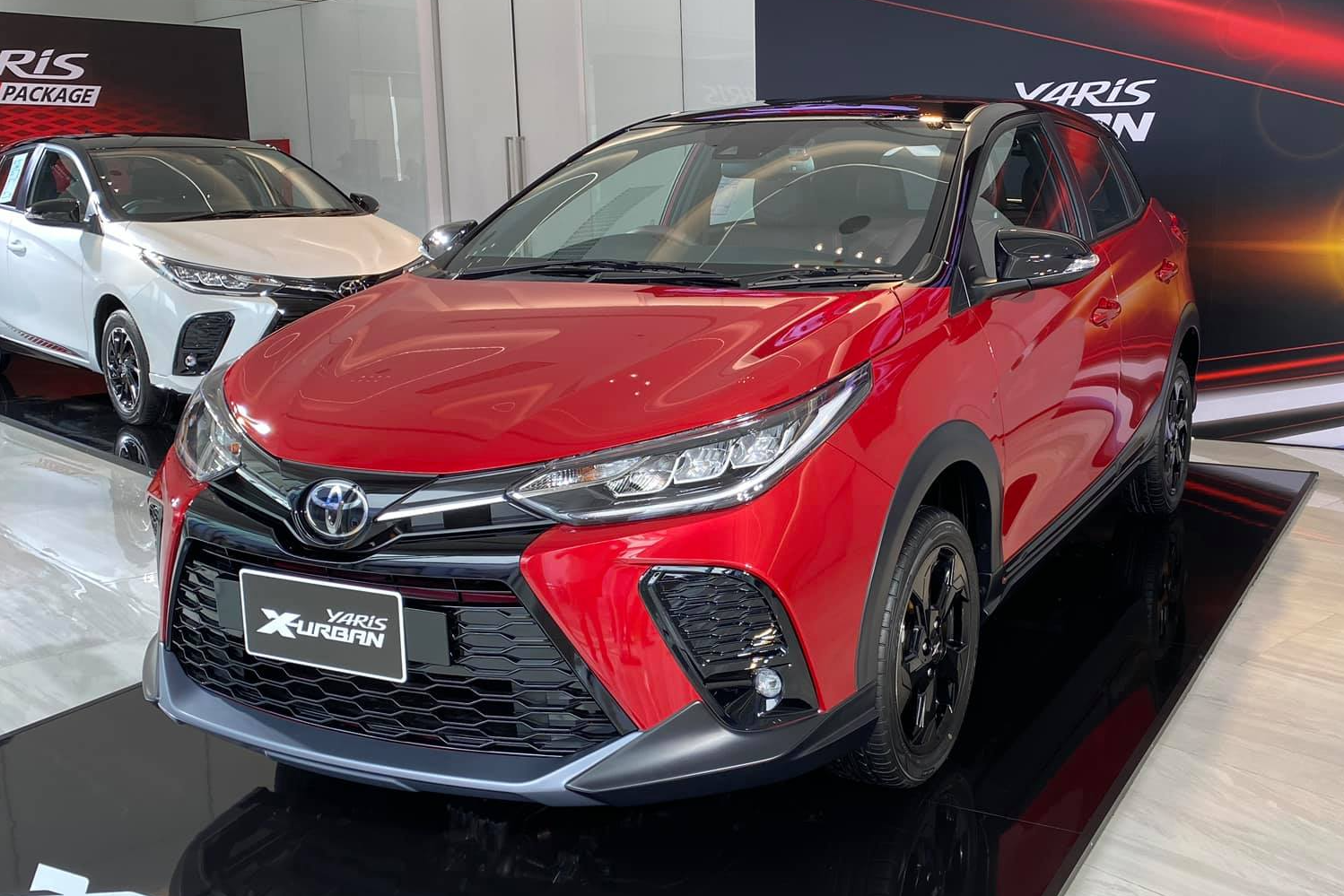 Chi tiet Toyota Yaris X-Urban vua ra mat hinh anh
