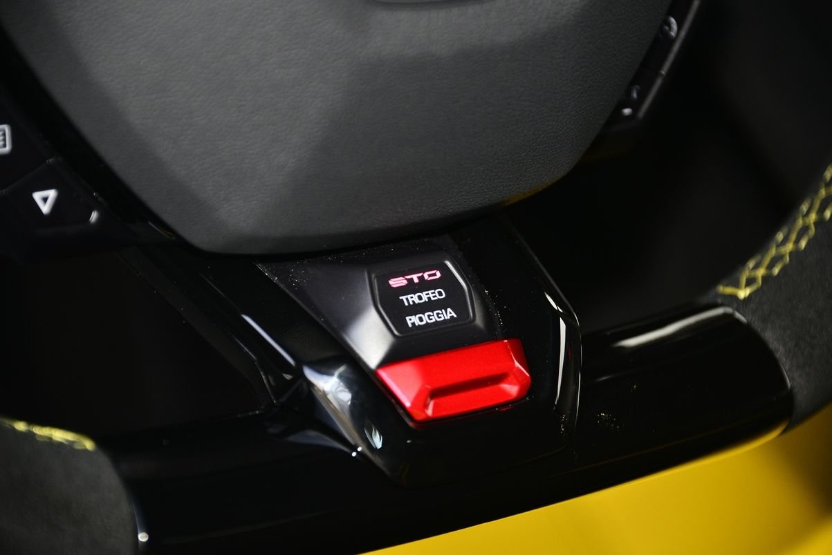 Lamborghini Huracan STO anh 12