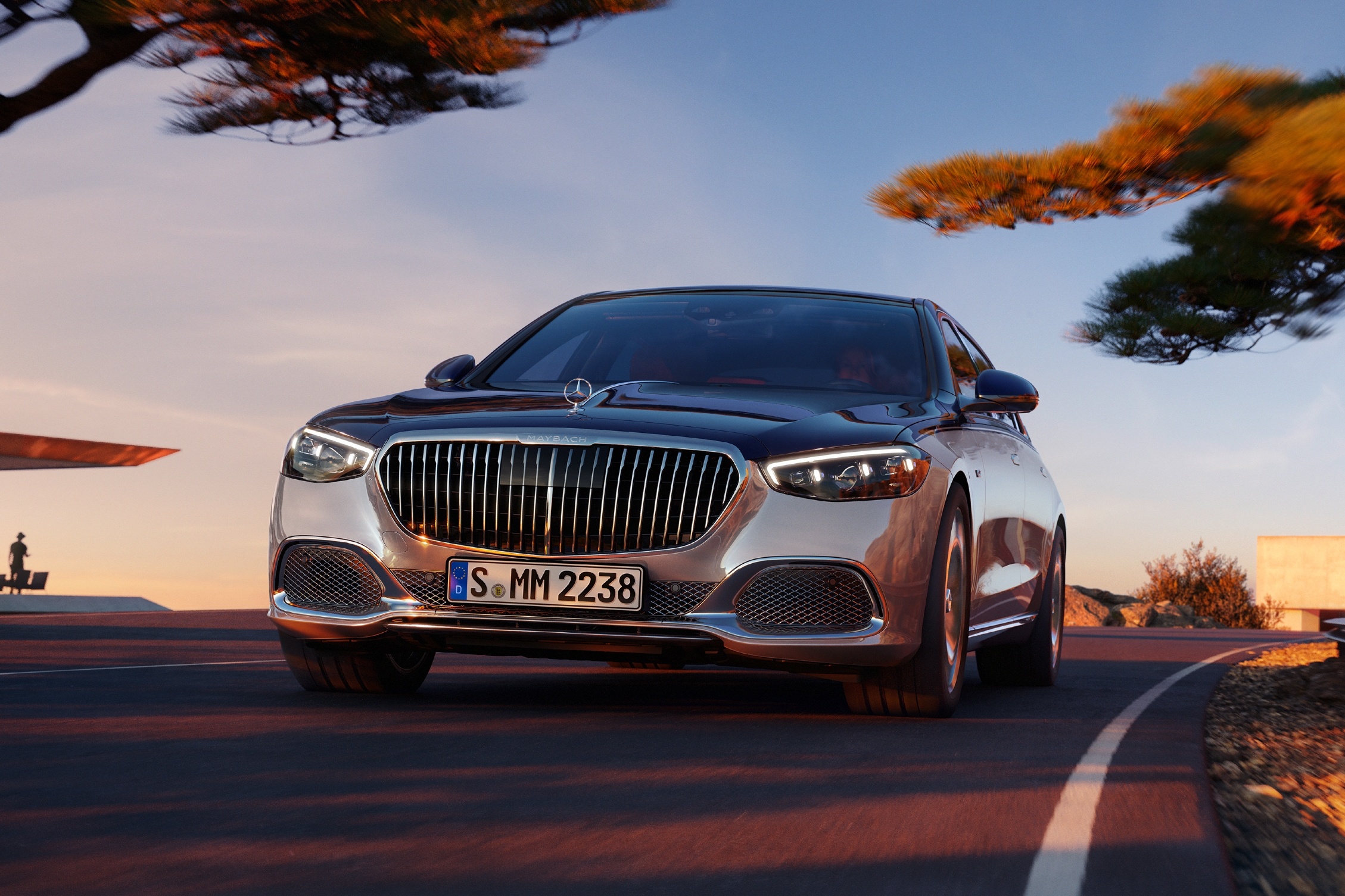 Mercedes-Maybach S 680 va GLS 600 phien ban ky niem 100 nam hinh anh