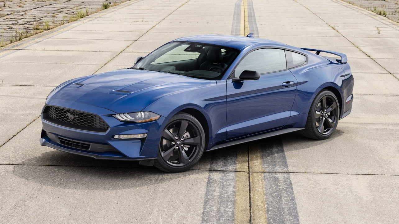 Ford Mustang 2022 anh 2
