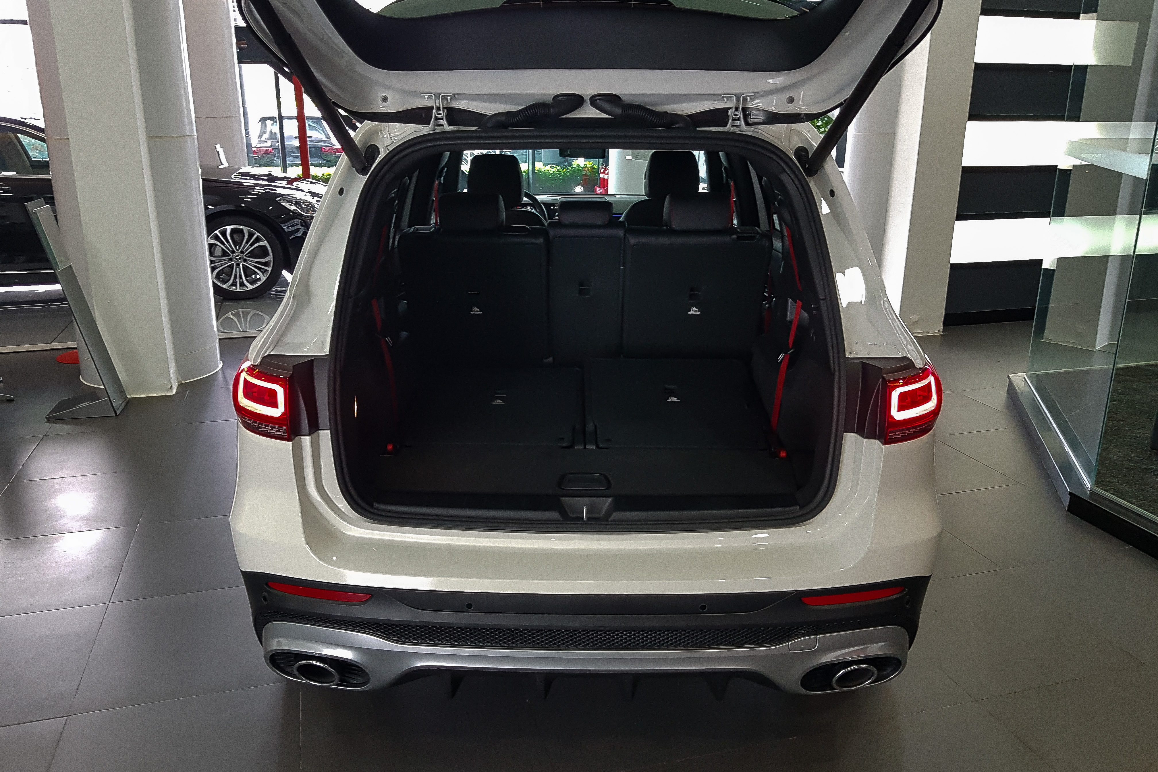 Mercedes-AMG GLB 35 ảnh 15 Mercedes-AMG GLB 35 anh 15