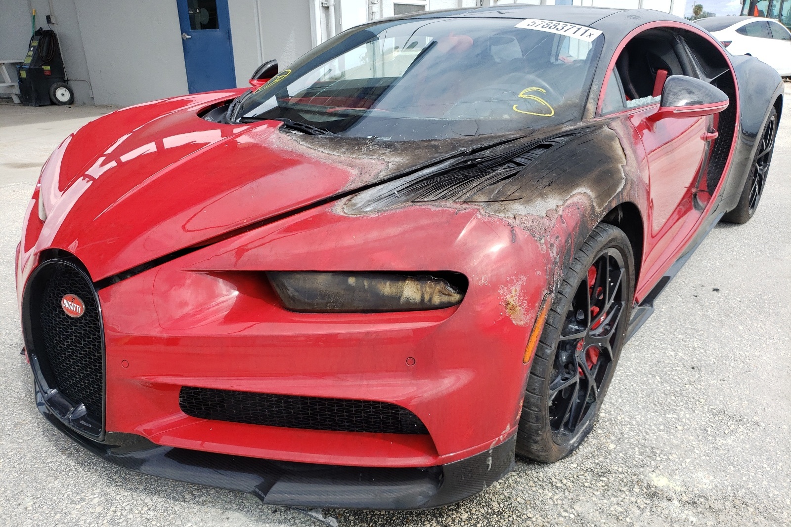 Chiec Bugatti Chiron Sport chay loang lo duoc rao voi gia 345.000 USD hinh anh