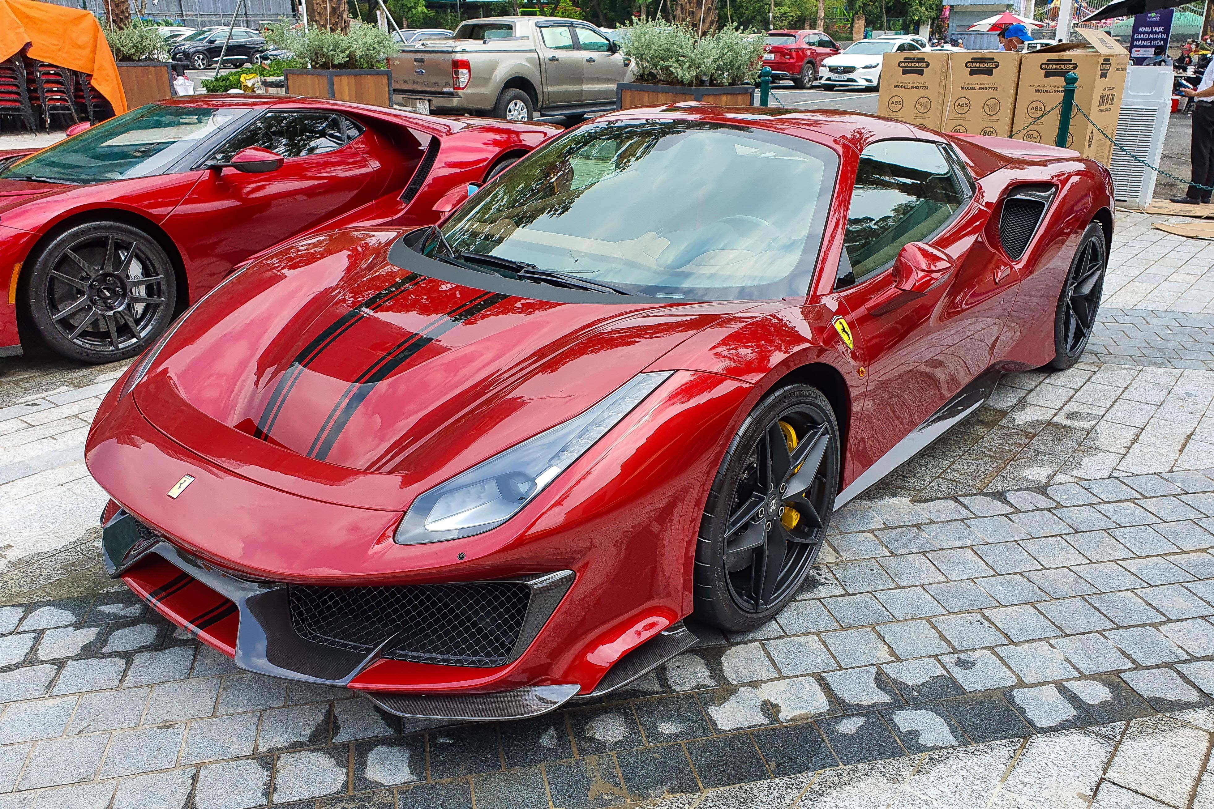 Ferrari 488 Pista anh 1