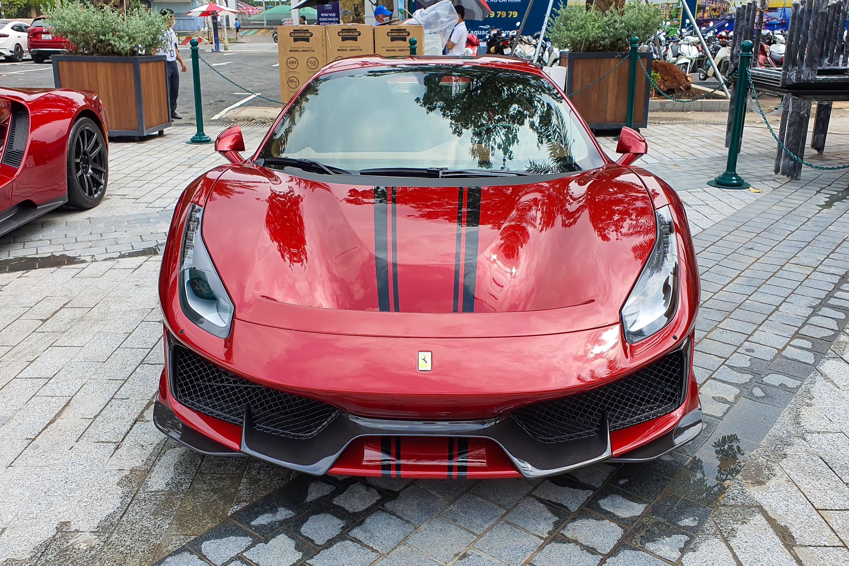 Ferrari 488 Pista anh 3