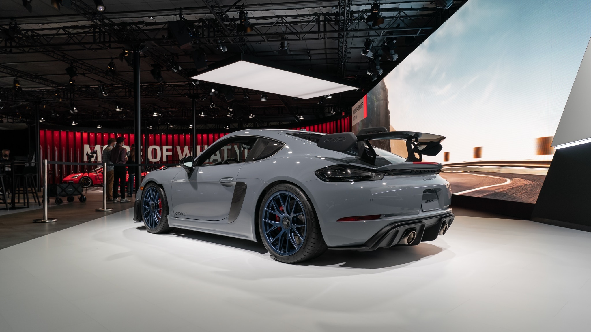 Porsche 718 Cayman GT4 RS anh 2