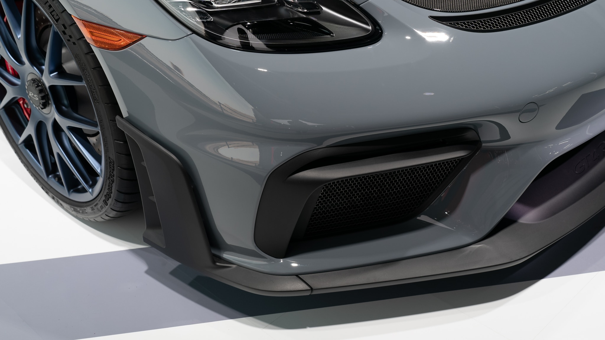 Porsche 718 Cayman GT4 RS anh 4