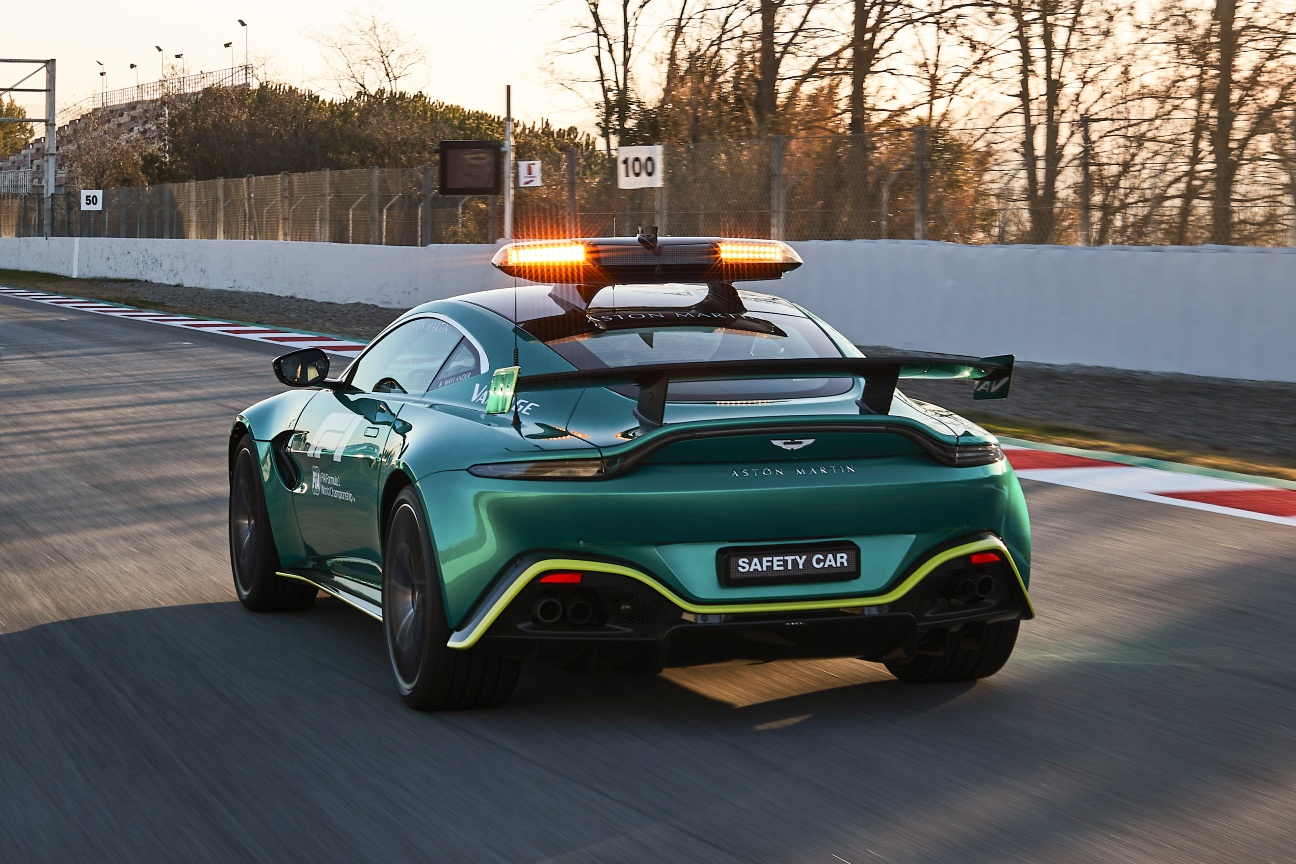 sieu xe,  xe an toan,  safety car,  cong thuc 1,  f1,  dua xe,  porsche,  mercedes,  amg,  bmw,  gt black series,  porsche 911,  taycan,  bmw i4,  i4 m50 anh 12