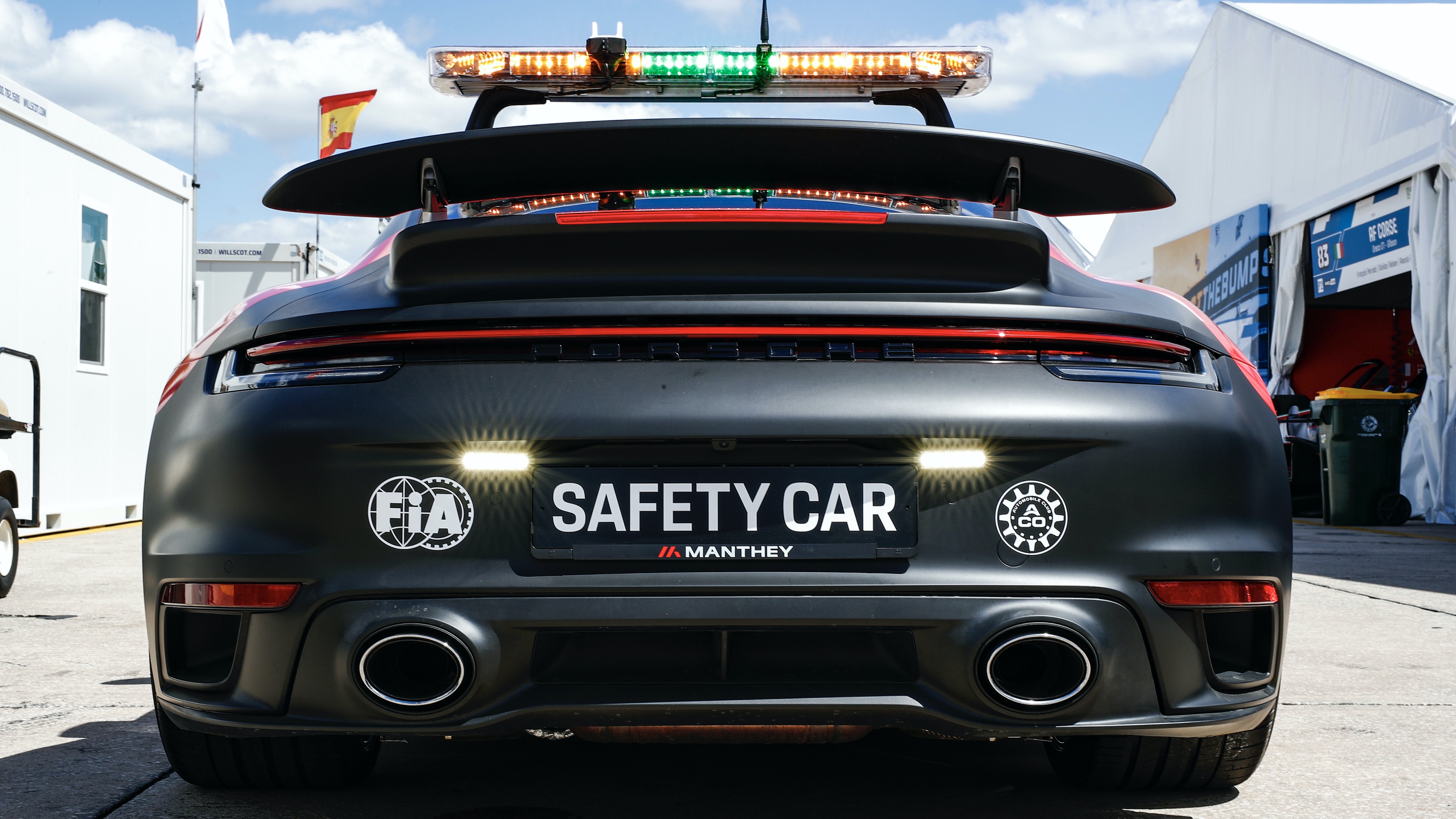 sieu xe,  xe an toan,  safety car,  cong thuc 1,  f1,  dua xe,  porsche,  mercedes,  amg,  bmw,  gt black series,  porsche 911,  taycan,  bmw i4,  i4 m50 anh 19