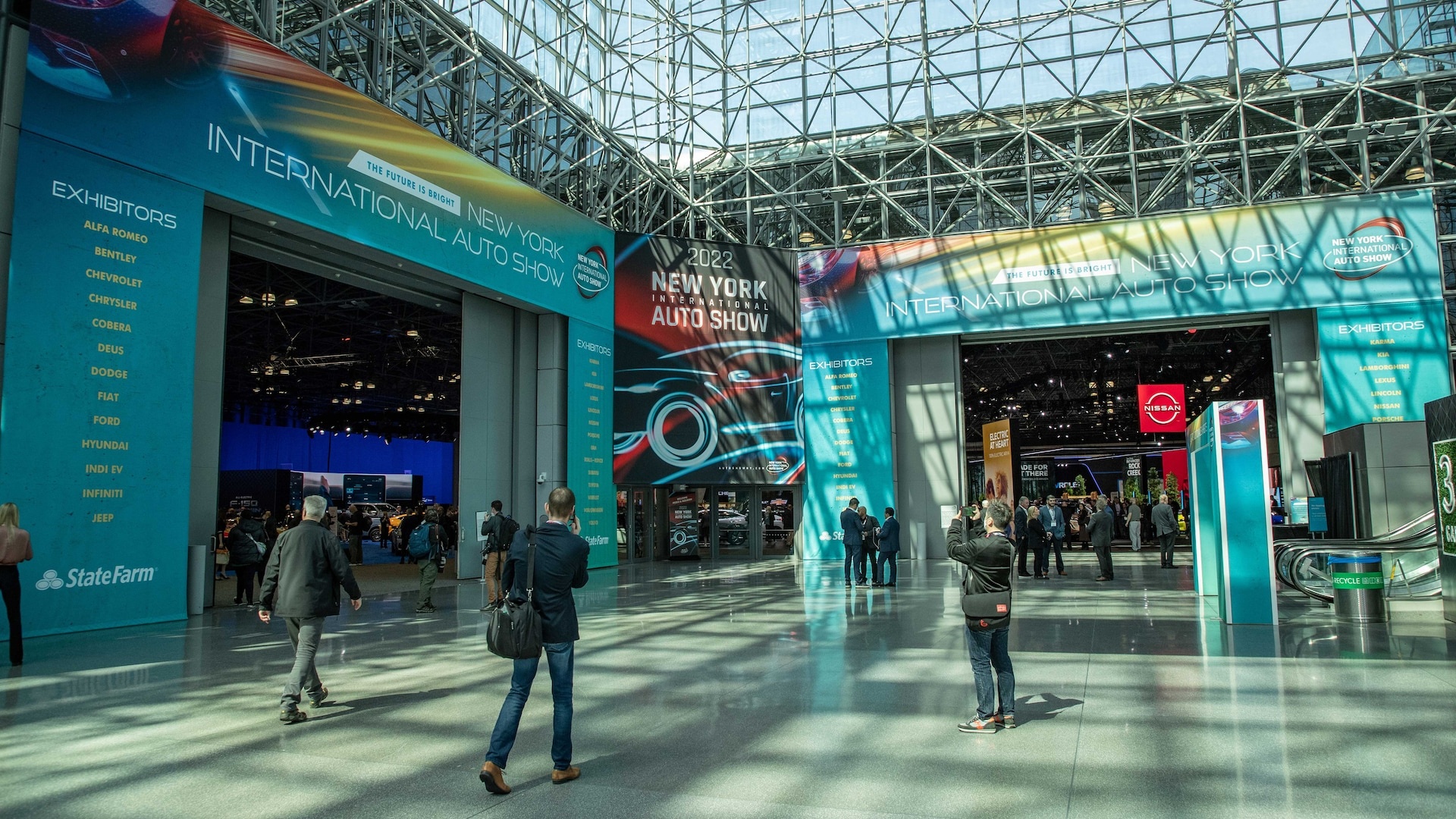 trien lam xe hoi new york,  new york auto show,  lamborghini,  huracan tecnica,  bmw,  bmw x7,  jeep,  Wagoneer,  Grand Wagoneer,  Hyundai Palisade,  KIA Telluride,  KIA Niro,  Subaru Outback,  Nissan Pathfinder,  Nissan Leaf,  Volkswagen ID Buzz anh 1