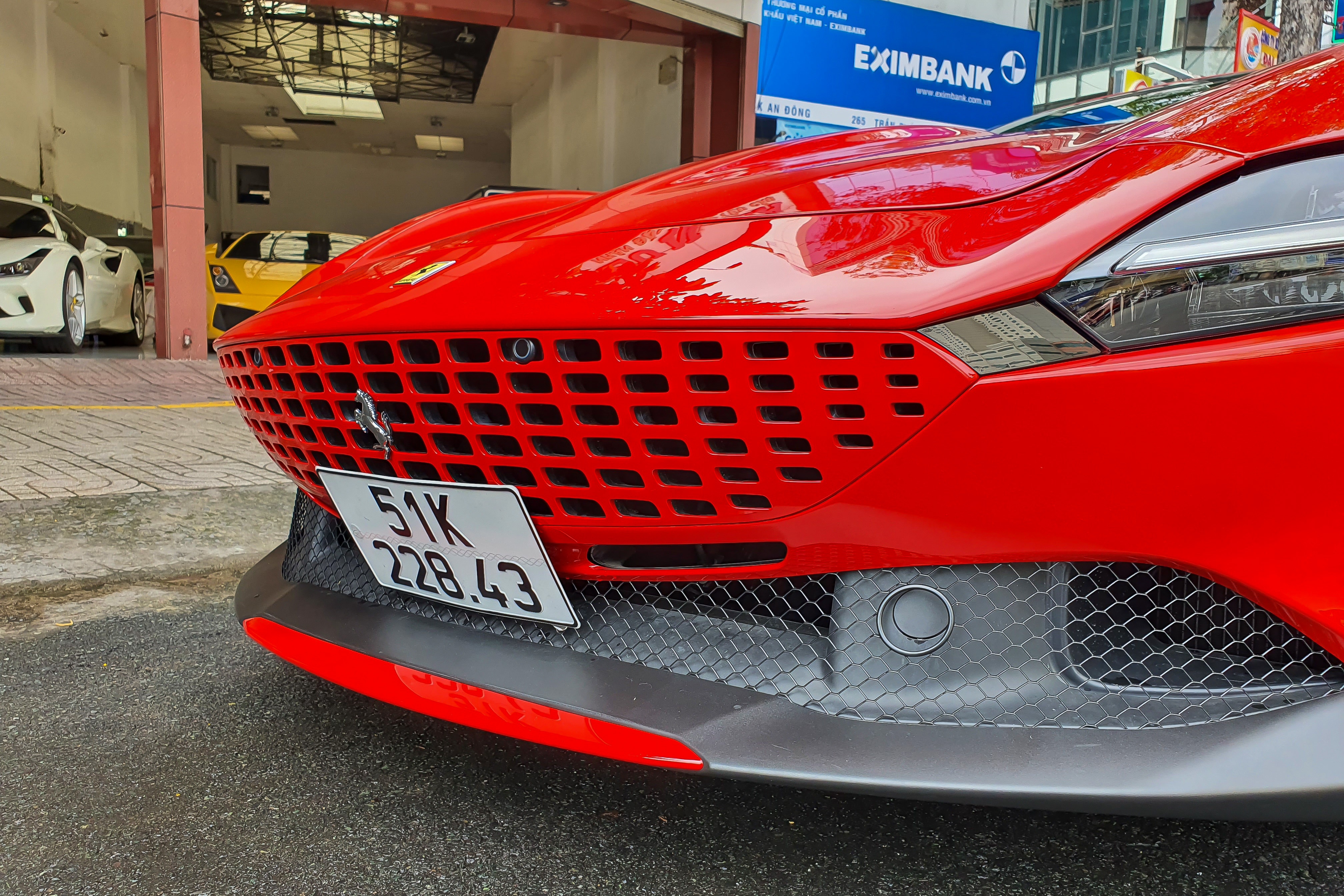 ferrari,  roma,  ferrari roma,  trung nguyen,  ca phe,  dang le nguyen vu anh 4