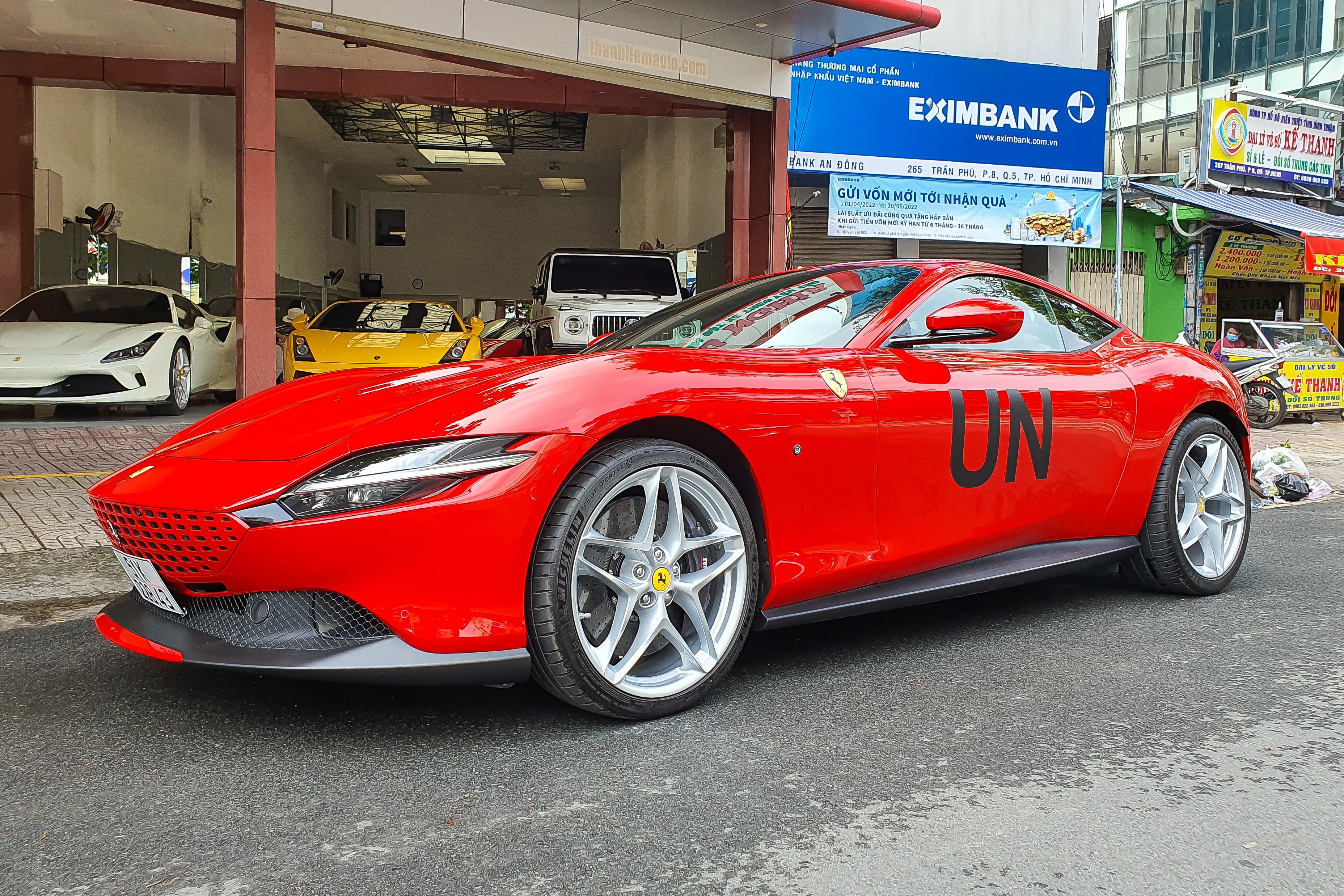 Chi tiet Ferrari Roma cua ong chu ca phe Trung Nguyen hinh anh
