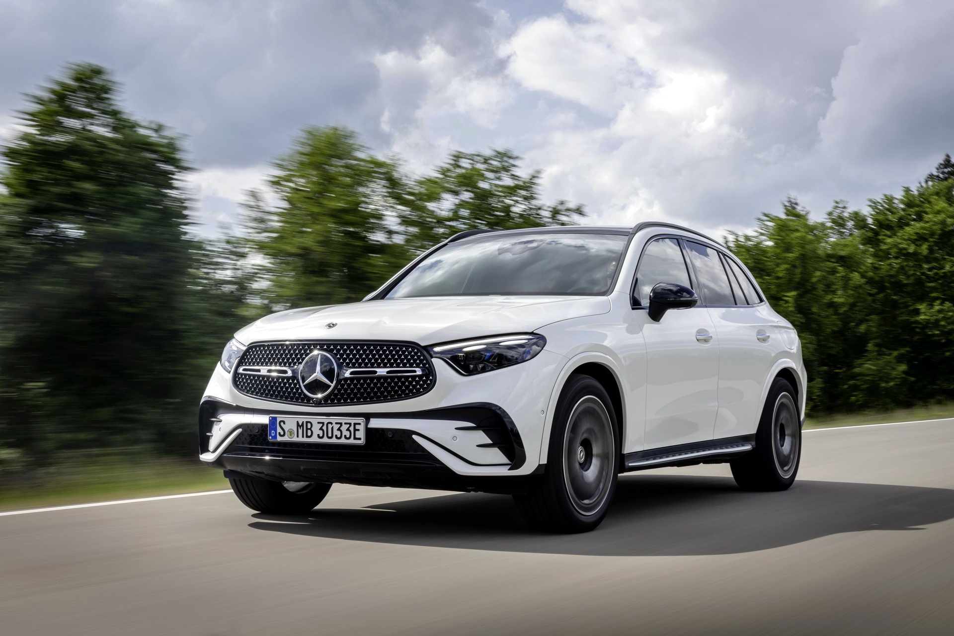 Mercedes-Benz GLC the he moi ra mat hinh anh