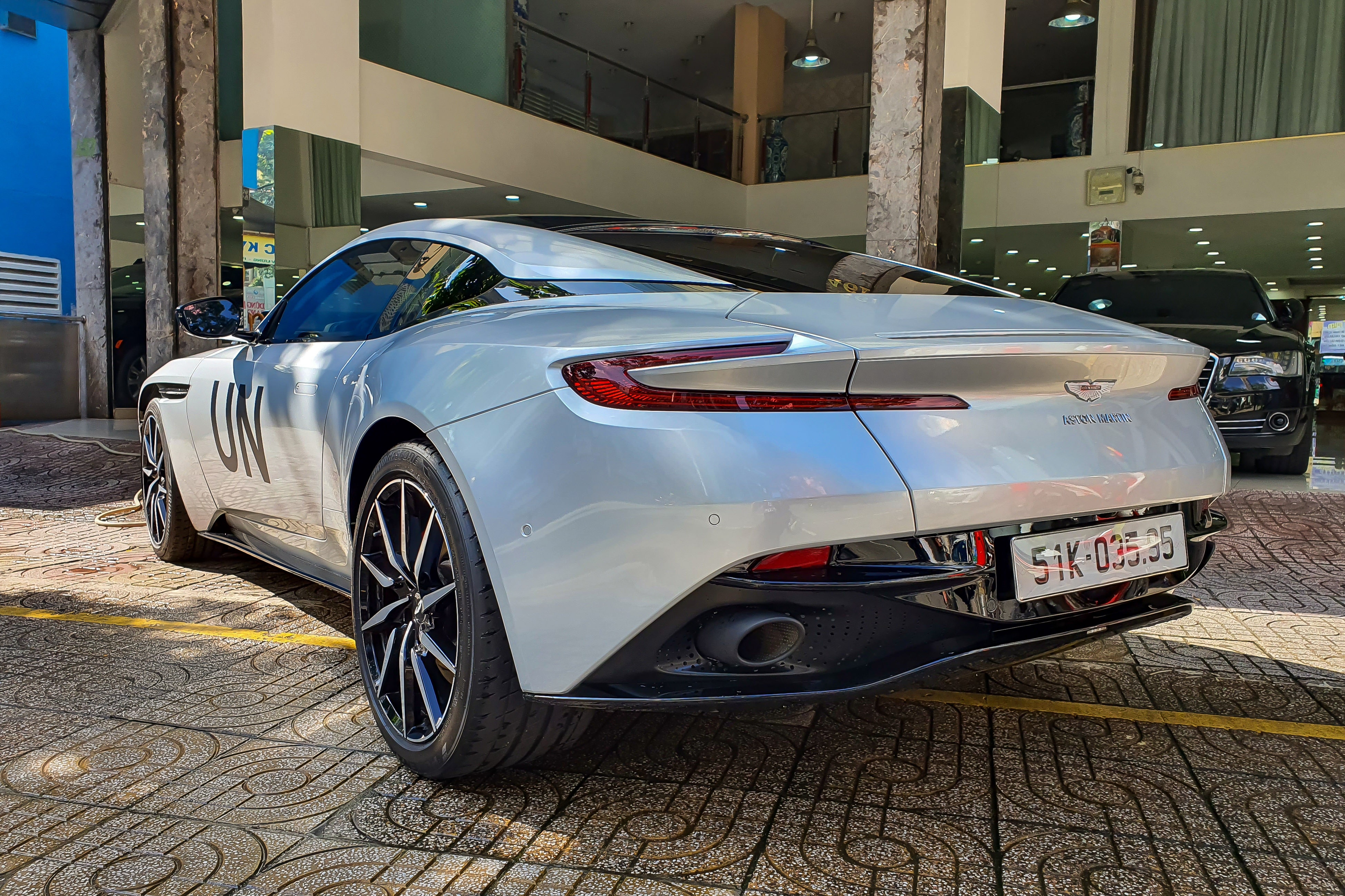 aston martin,  db11,  db9,  db10,  vanquish,  trung nguyen,  ca phe anh 11