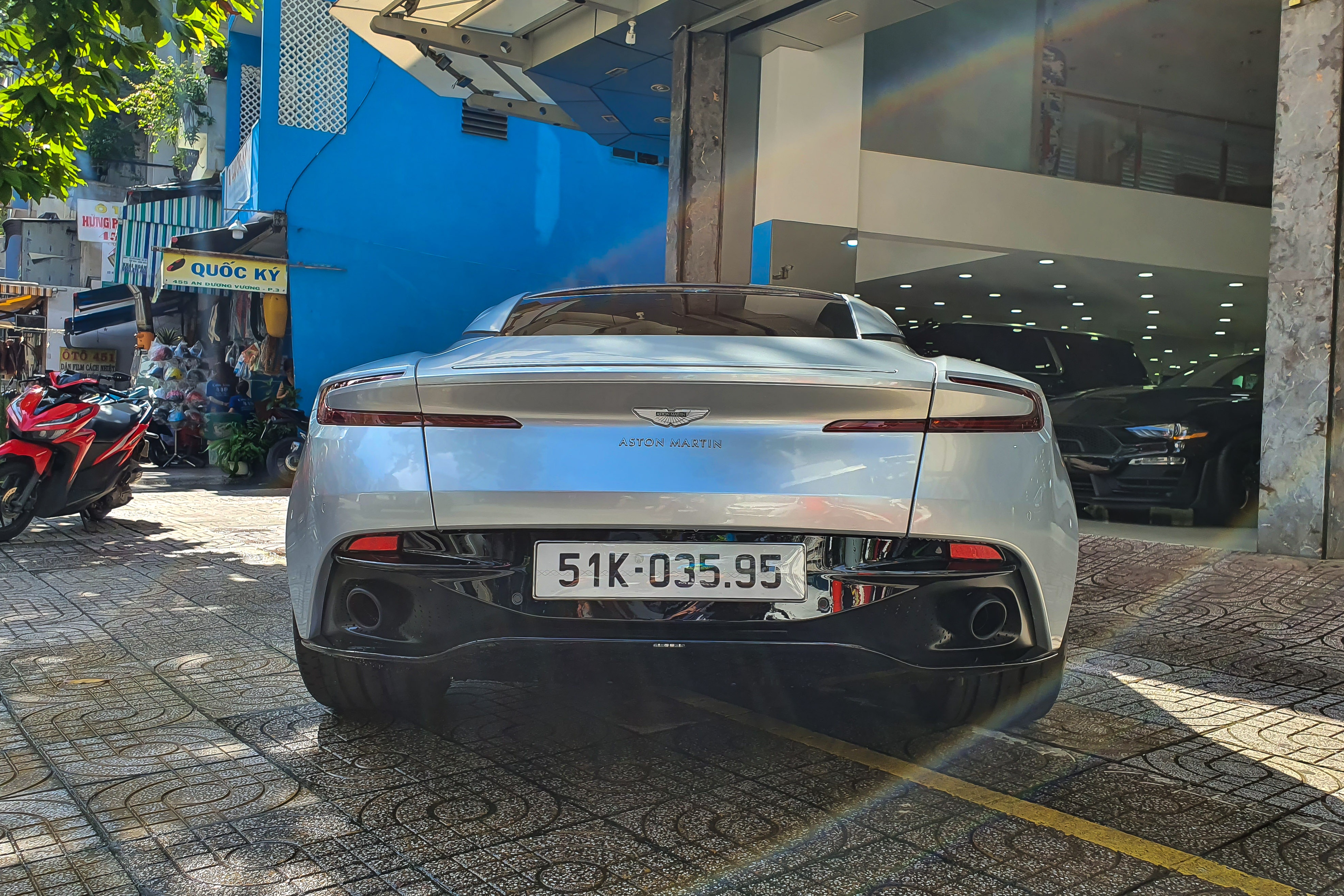 aston martin,  db11,  db9,  db10,  vanquish,  trung nguyen,  ca phe anh 5