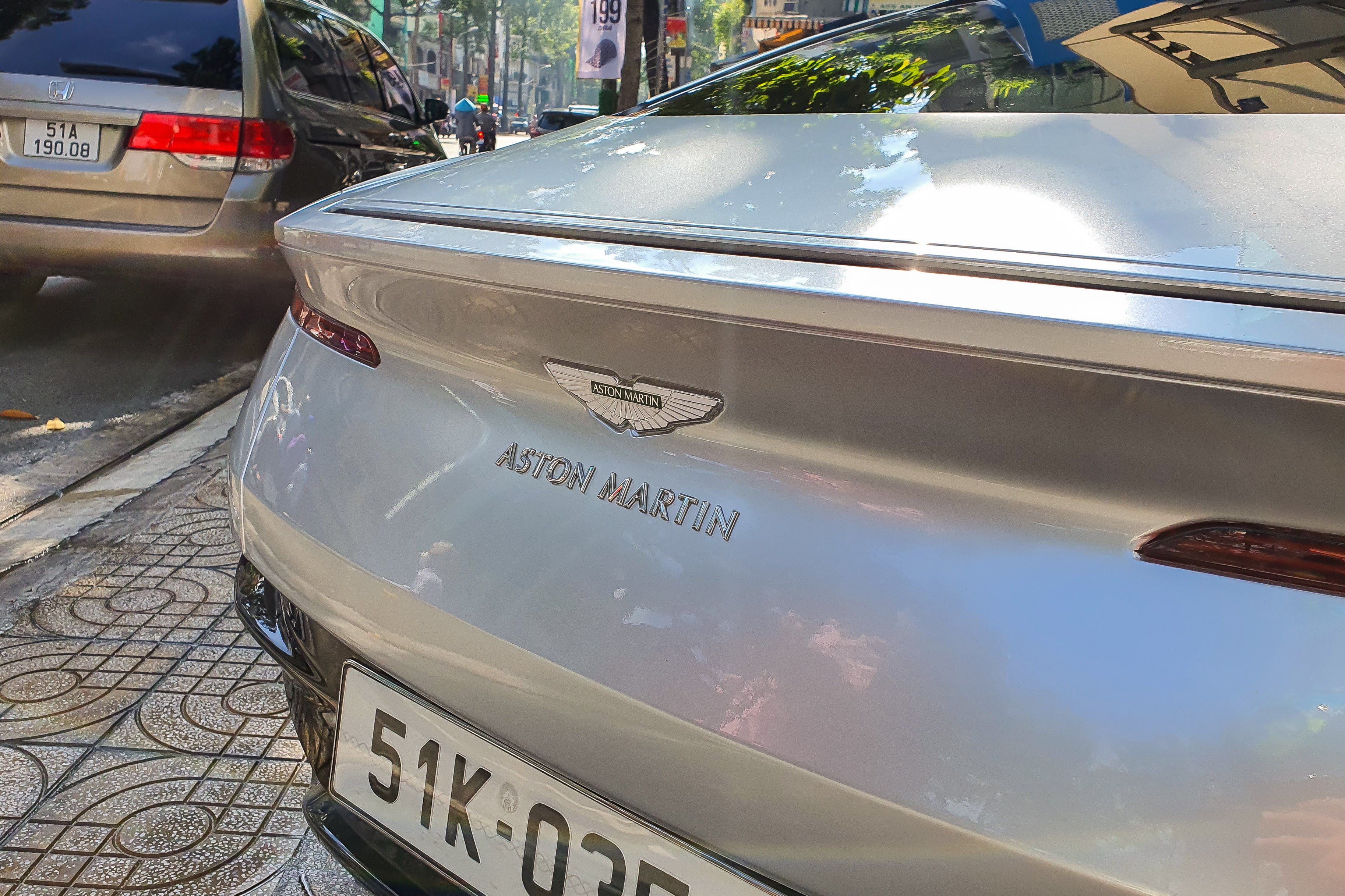 aston martin,  db11,  db9,  db10,  vanquish,  trung nguyen,  ca phe anh 10