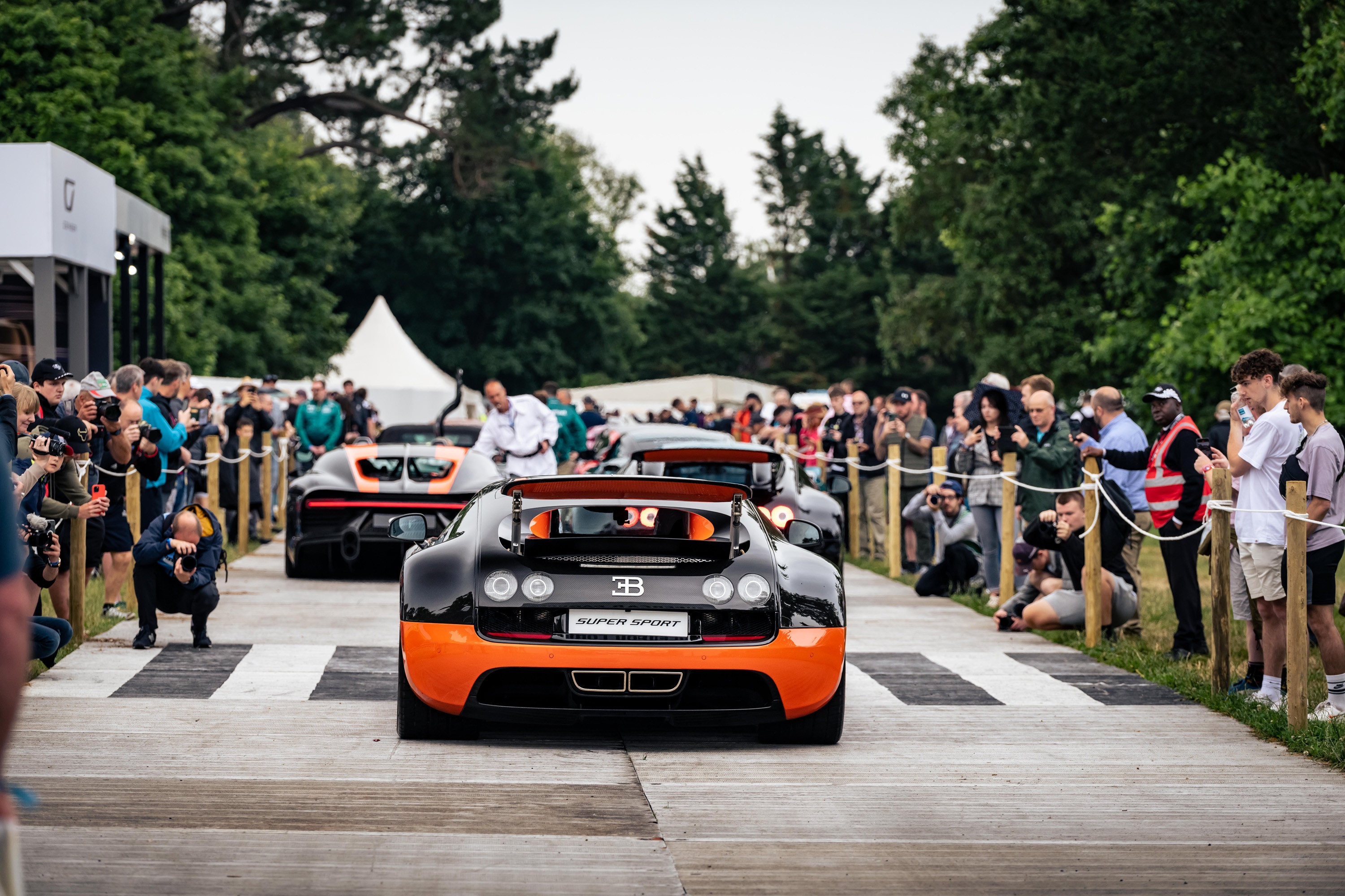 koenigsegg,  cc850,  bugatti,  chiron,  w16 mistral,  pagani,  utopia,  ferrari,  purosangue,  lamborghini,  huracan sterrato,  porsche,  911 dakar,  rolls-royce,  spectre,  cadillac,  celestiq,  bentley,  mulliner,  batur,  mercedes-amg,  amg one,  bmw,  i7,  ford,  mustang,  Maserati,  GranTurismo,  aston martin,  dbr22,  Toyota,  Crown,  honda,  civic type r anh 1