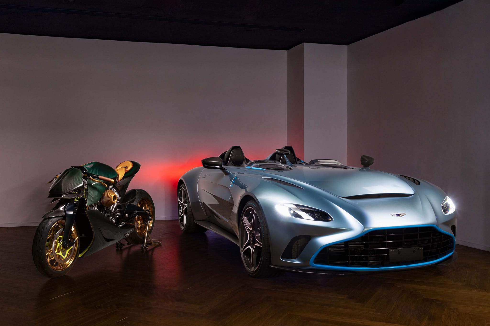 aston martin,  v12 speedster,  tom cruise,  top gun,  v12 speedster top gun,  maverick,  may bay,  phim dien anh,  phien ban dac biet,  q by aston martin,  sieu xe,  elva,   monza,  ferrari,  mclaren anh 19