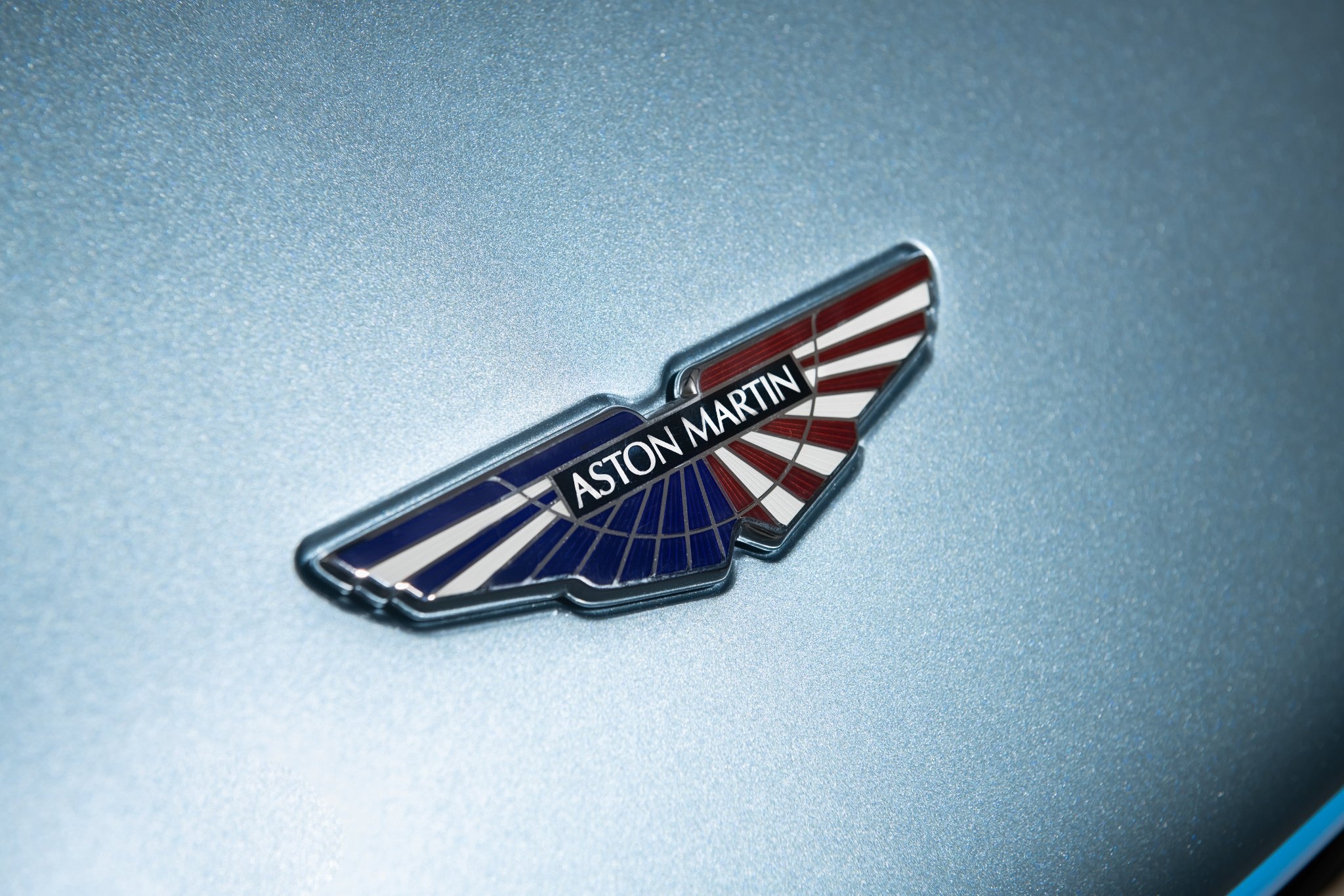 aston martin,  v12 speedster,  tom cruise,  top gun,  v12 speedster top gun,  maverick,  may bay,  phim dien anh,  phien ban dac biet,  q by aston martin,  sieu xe,  elva,   monza,  ferrari,  mclaren anh 6