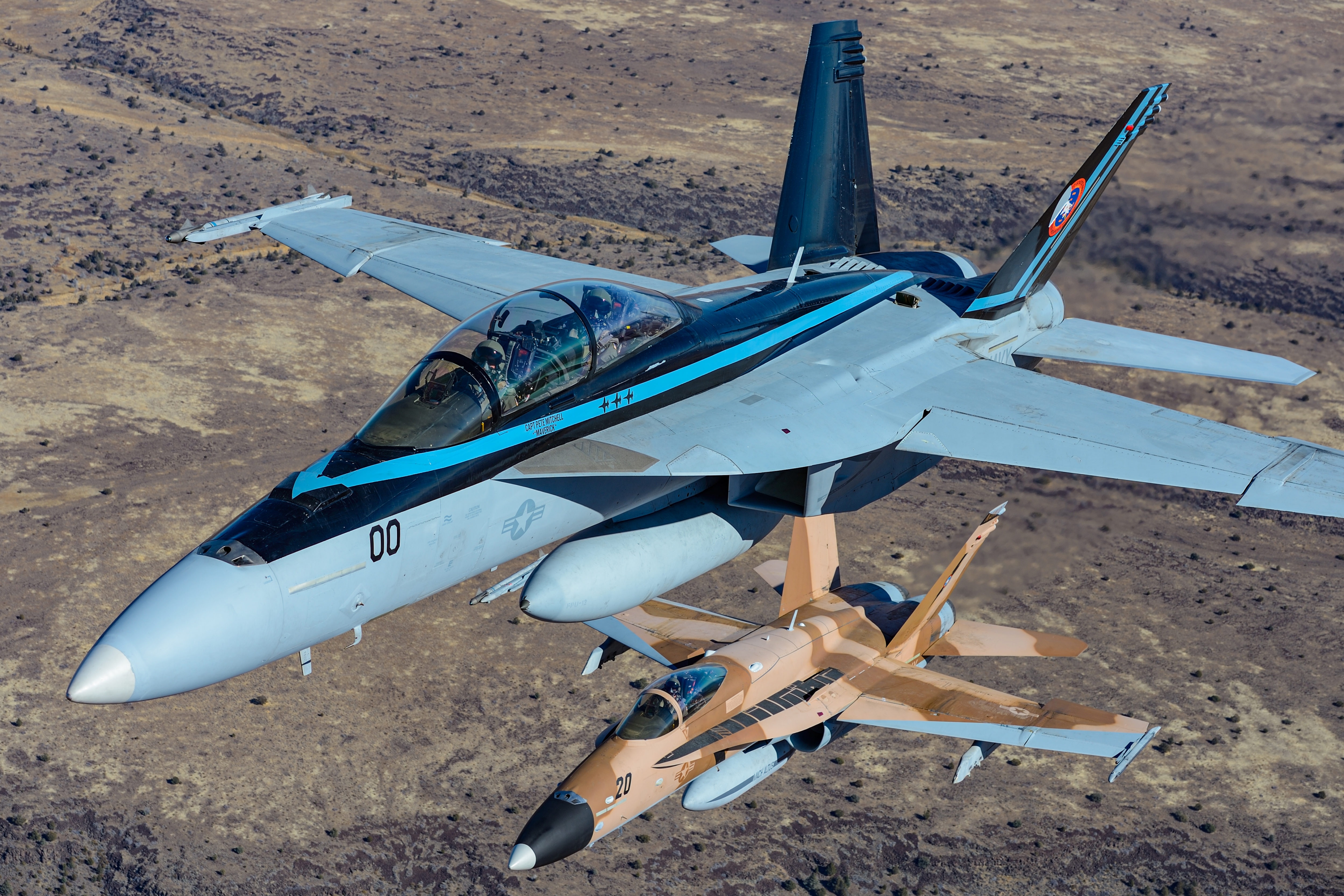 aston martin,  v12 speedster,  tom cruise,  top gun,  v12 speedster top gun,  maverick,  may bay,  phim dien anh,  phien ban dac biet,  q by aston martin,  sieu xe,  elva,   monza,  ferrari,  mclaren anh 4